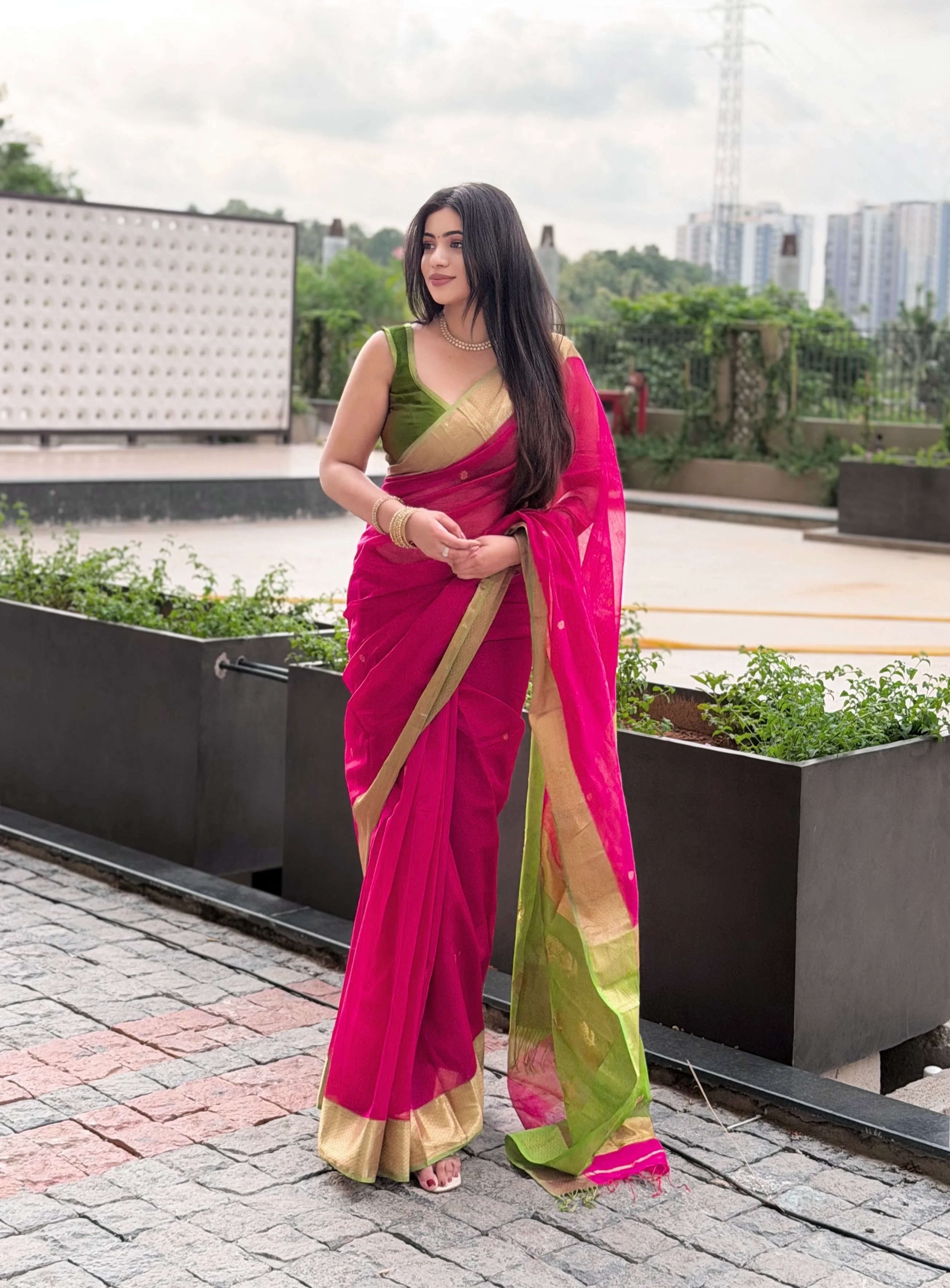 Pink and olive green Maheshwari saree with flower motifs on pallu - Image 9