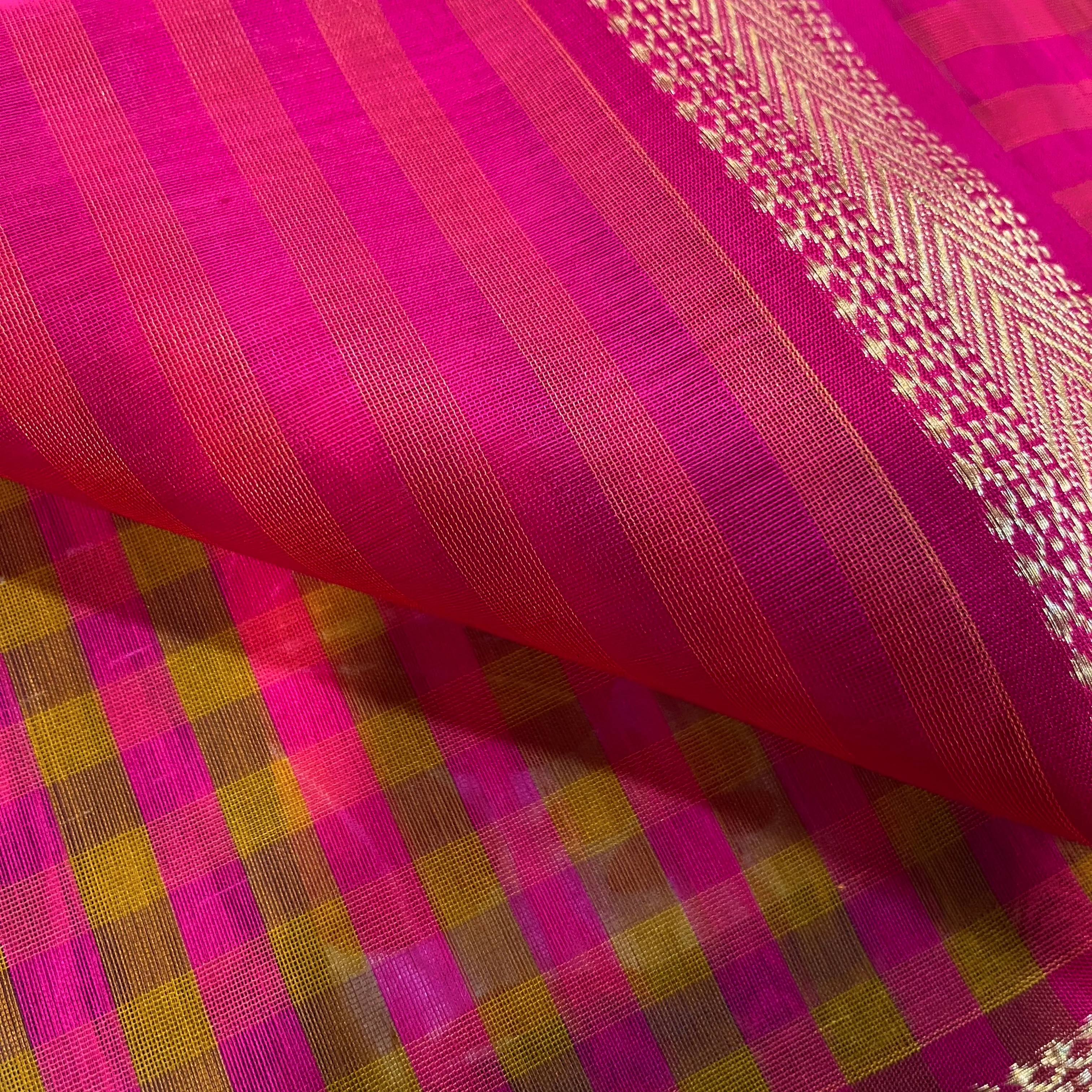 Pink and Olive Maheshwari checkered saree with zari border - Image 6