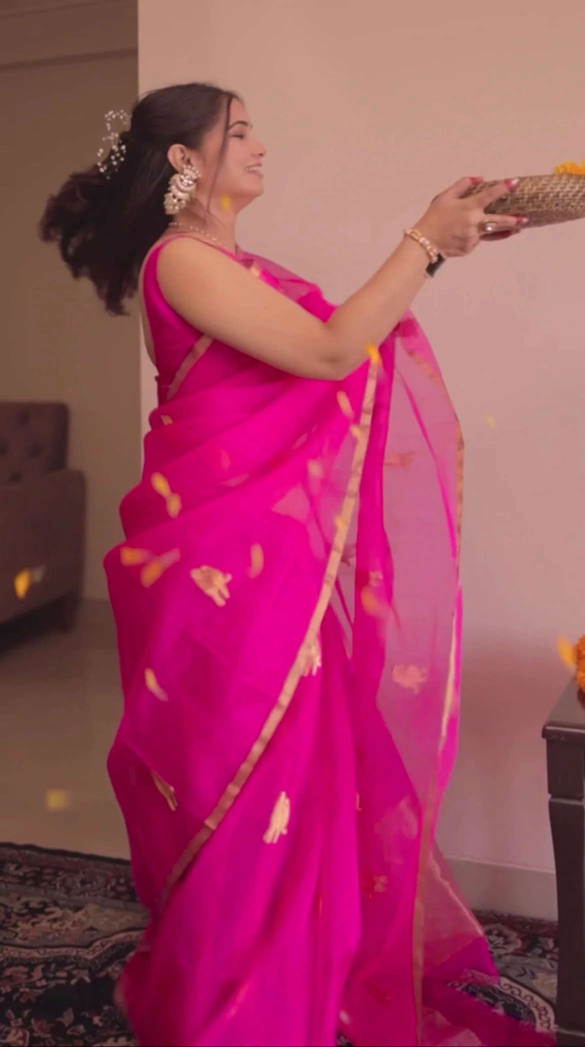 Pink chanderi organza silk saree with bird motifs all over - Image 14