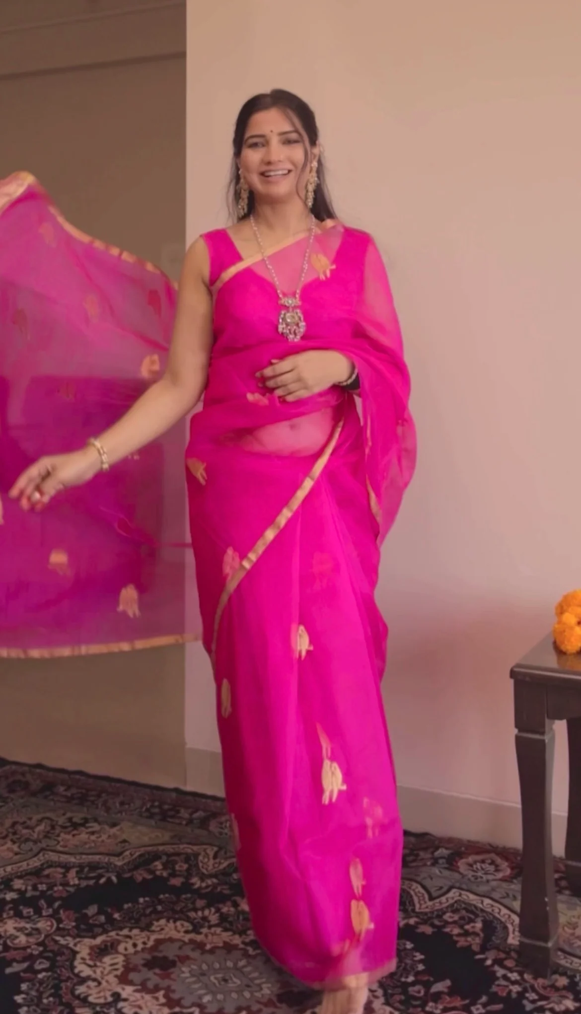 Pink chanderi organza silk saree with bird motifs all over - Image 17