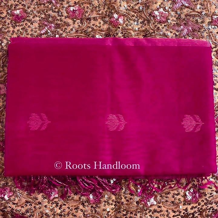 Pink Maheshwari Saree with Flower Motifs all over - Image 6