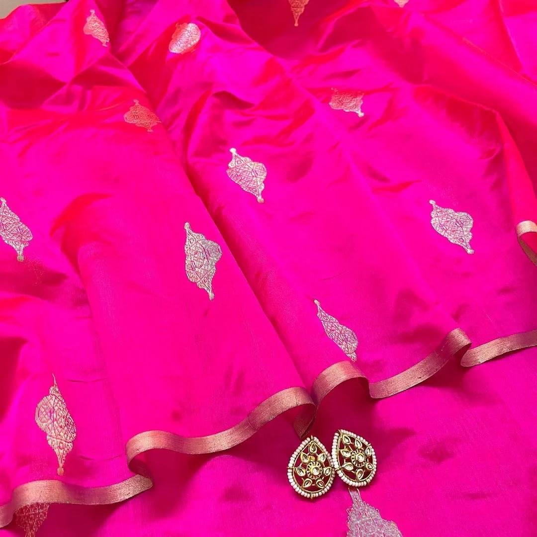 Rani pink chanderi silk saree with jhoomar motifs all over - Image 3
