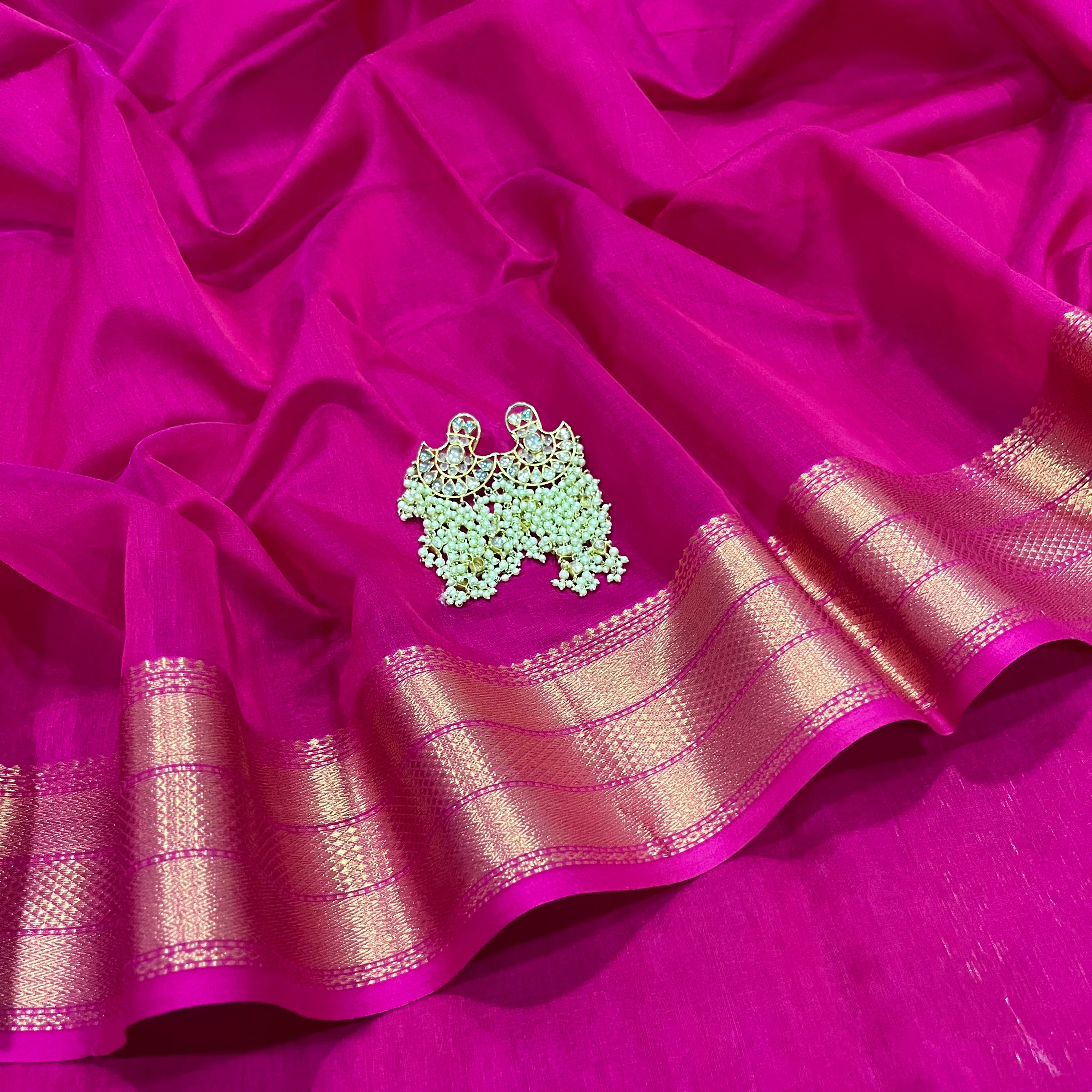 Rani pink Maheshwari saree with zari border - Image 3