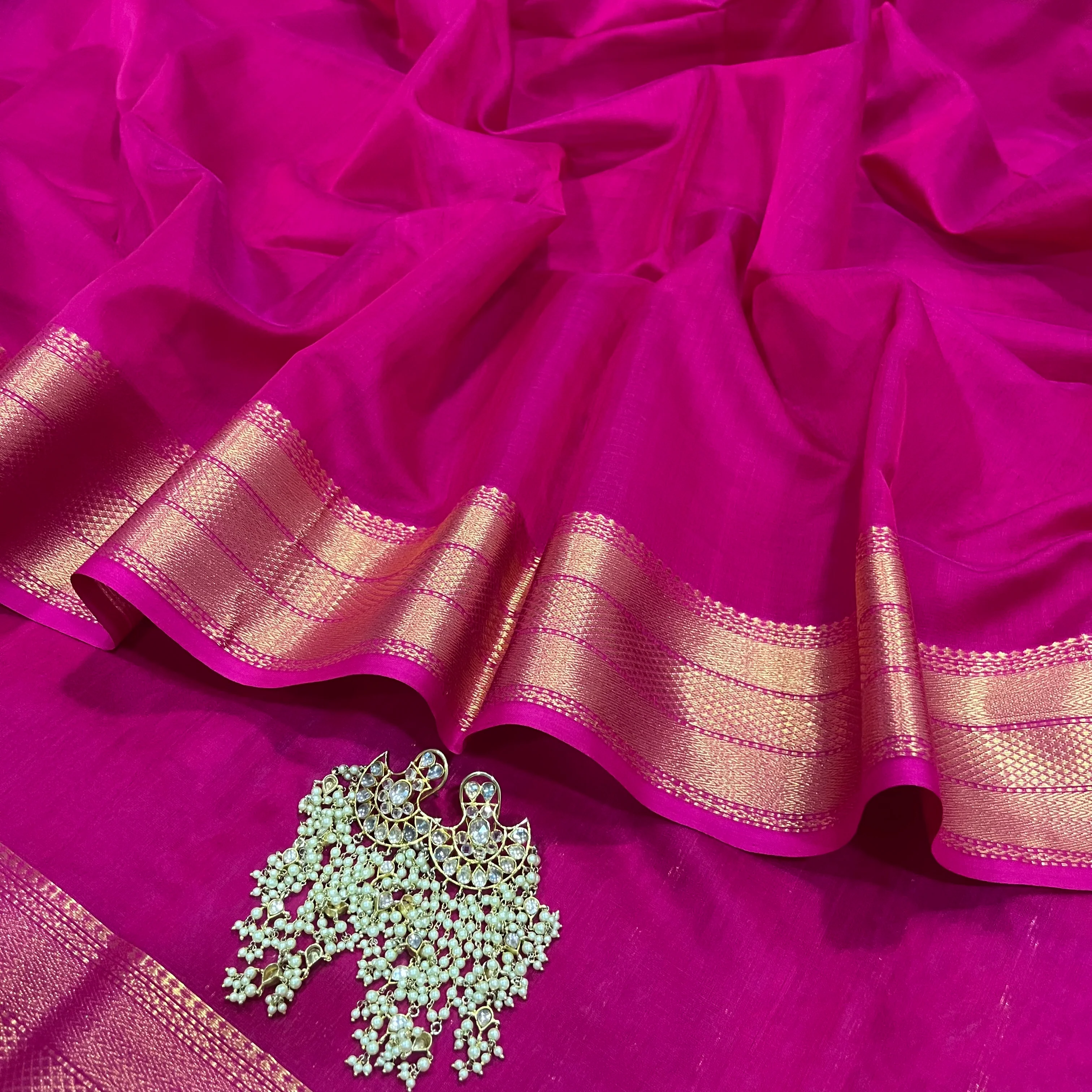 Rani pink Maheshwari saree with zari border - Image 4