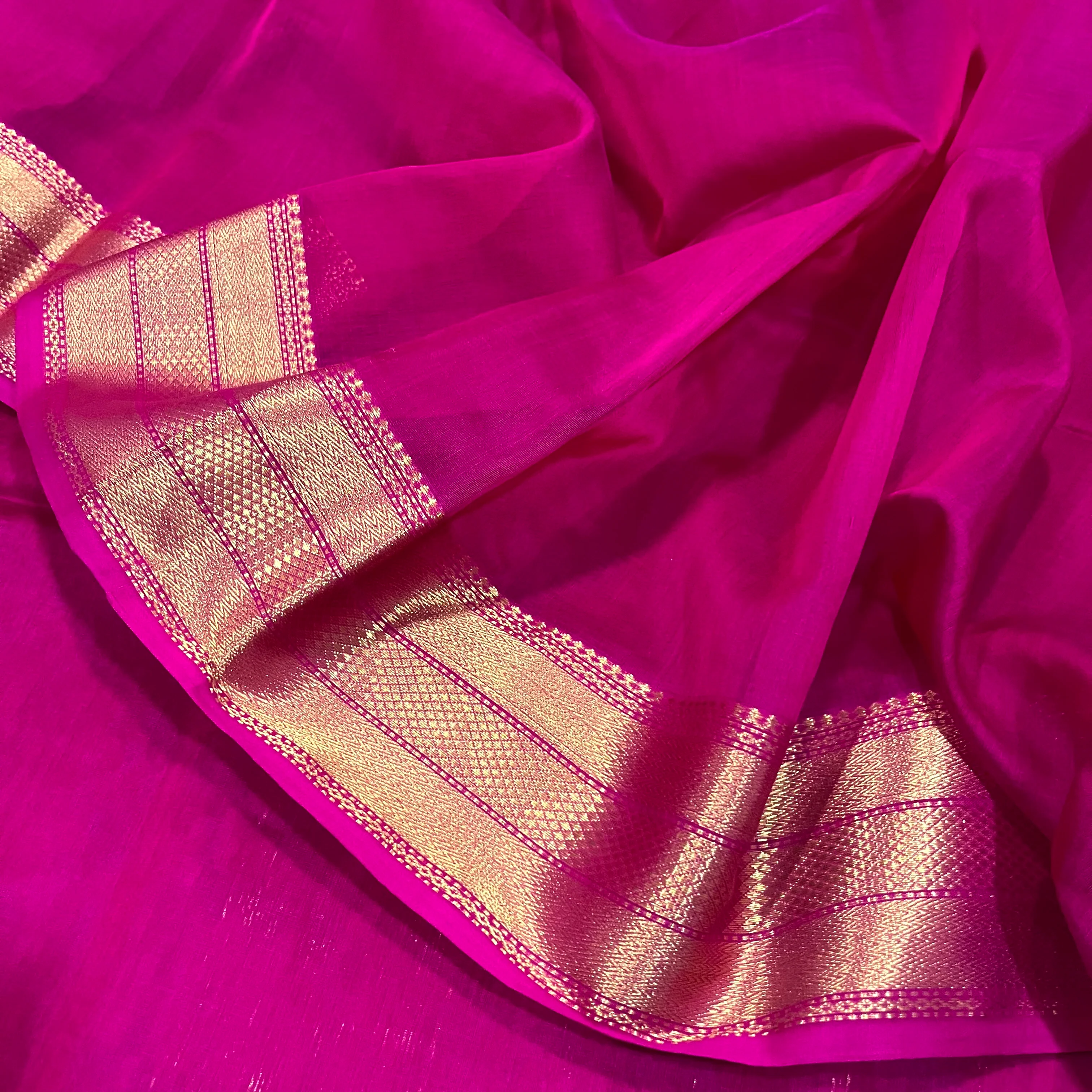 Rani pink Maheshwari saree with zari border - Image 5