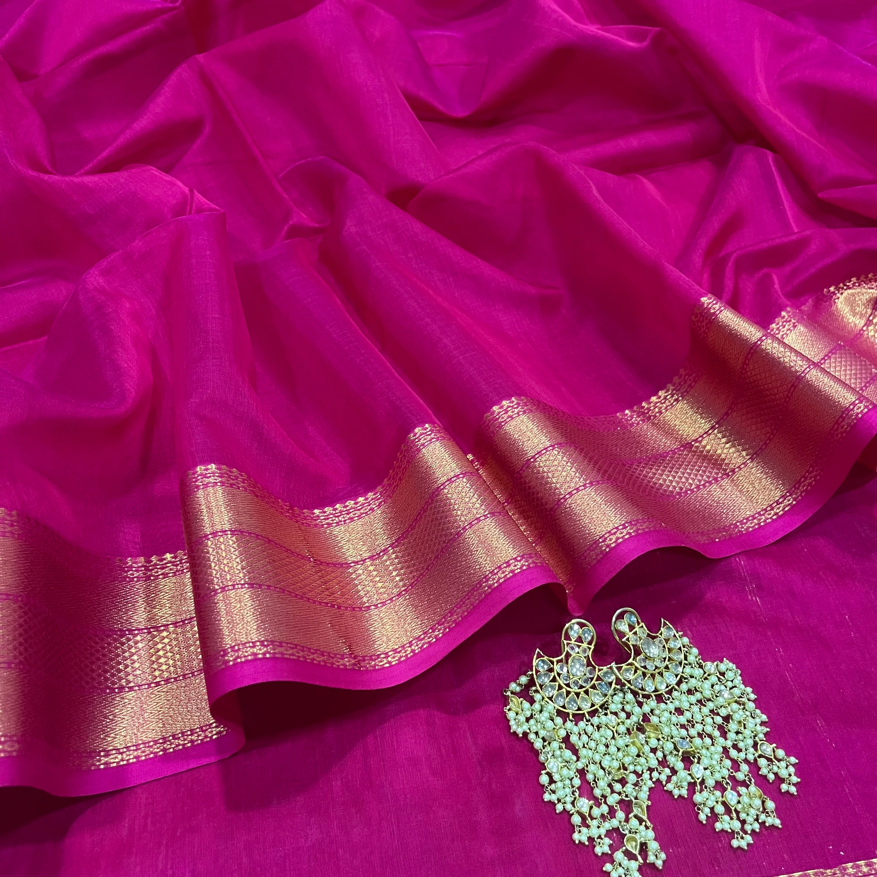 Rani pink Maheshwari saree with zari border - Image 7