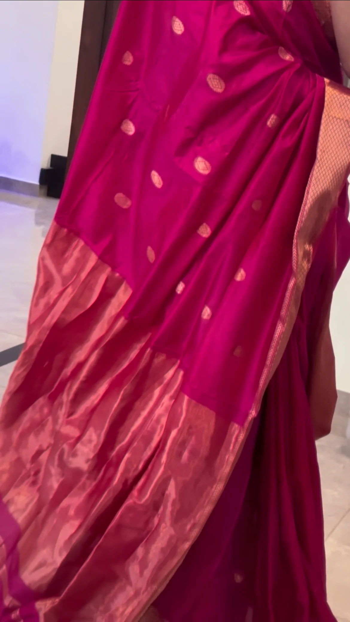 Rani pink Maheshwari silk saree with zari bootis all over - Image 15