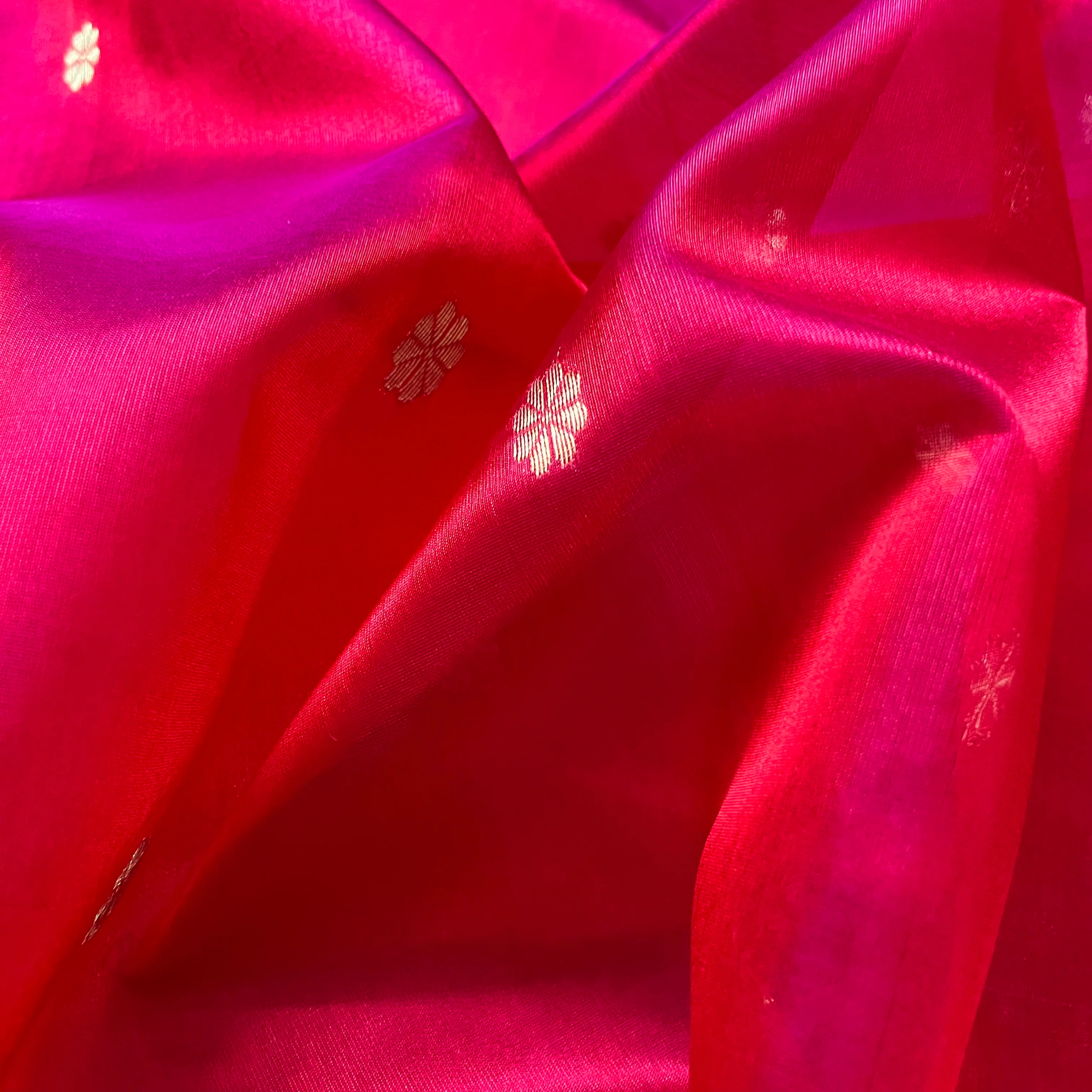 Red and pink dual tone Chanderi silk saree with flower bootis all over - Image 9