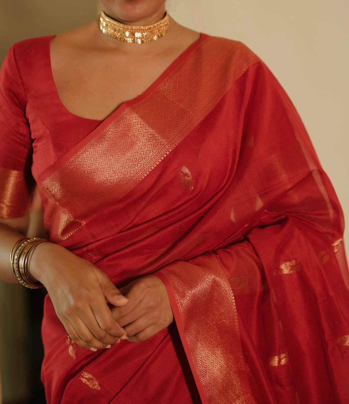 Red Maheshwari saree with morni motifs all over - Image 3