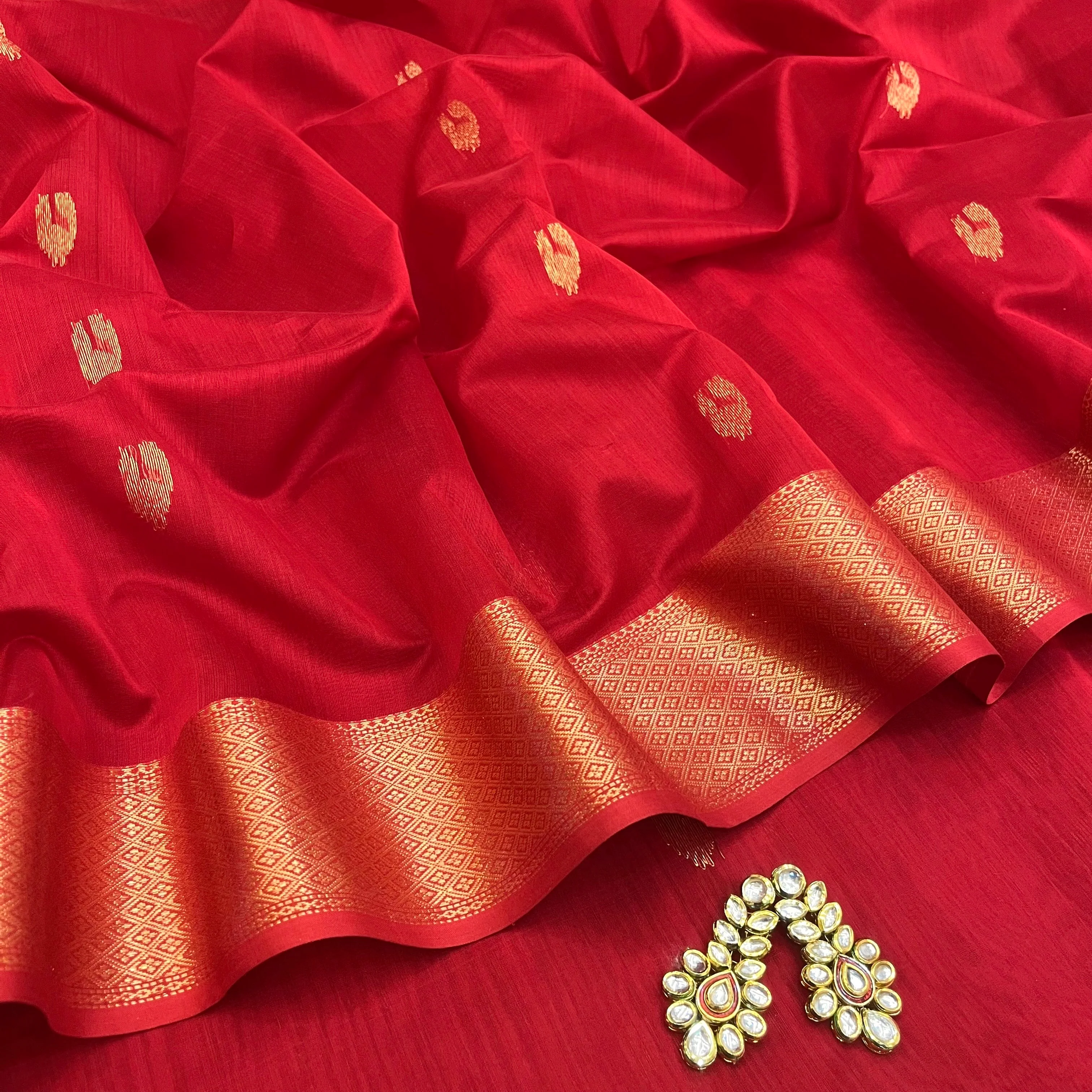 Red Maheshwari saree with morni motifs all over - Image 5