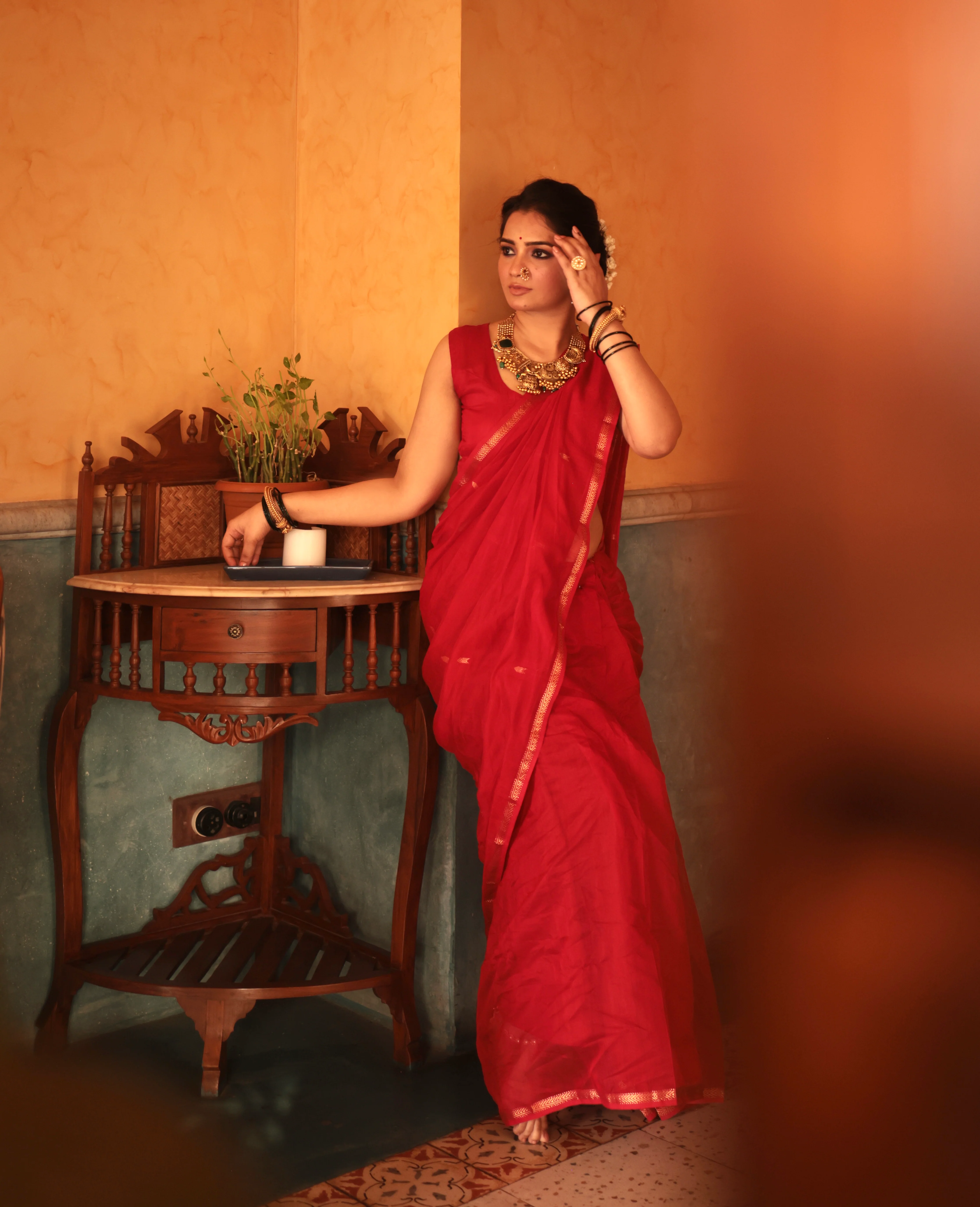 Red maheshwari saree with zari border & zari bootis all over - Image 5
