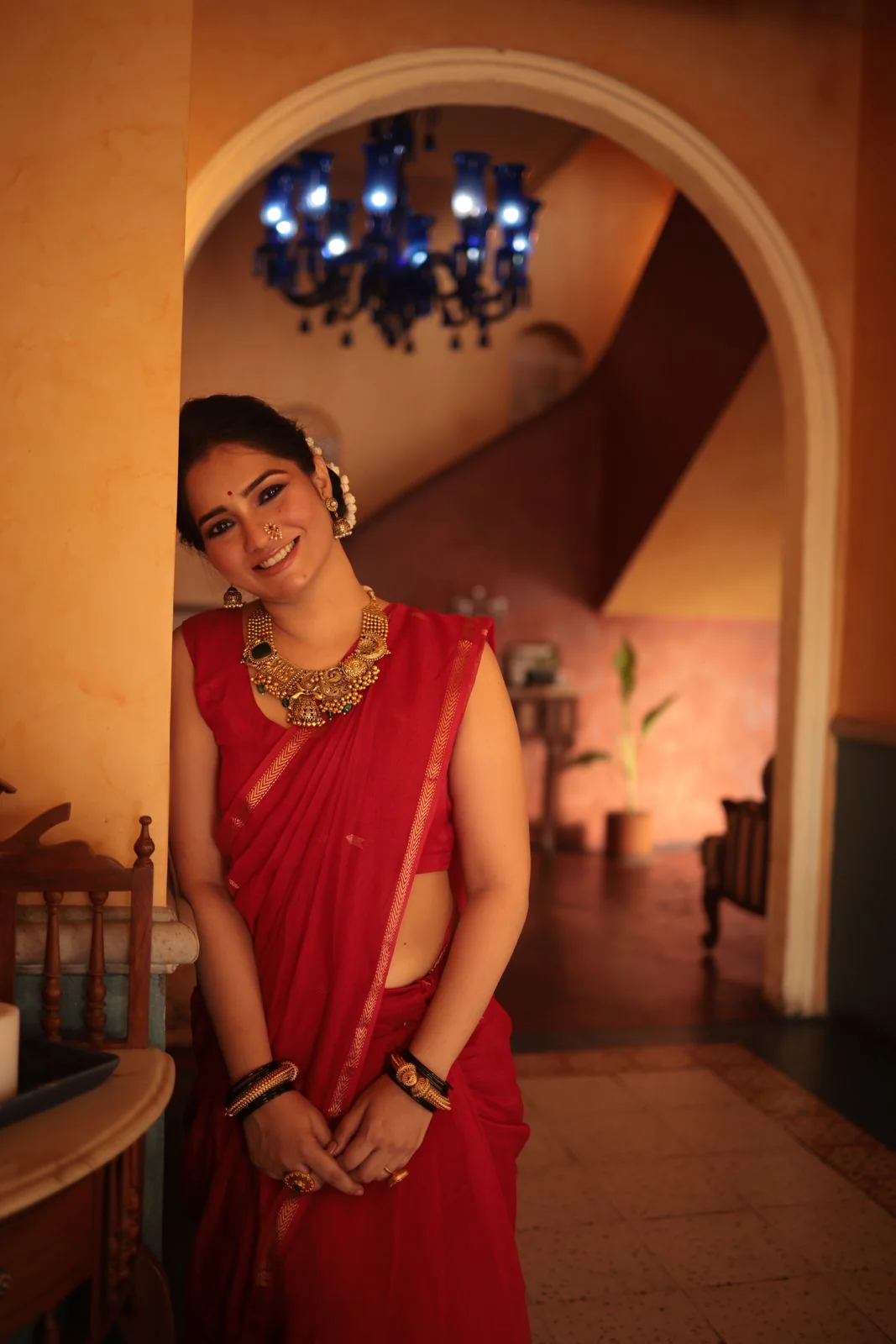 Red maheshwari saree with zari border & zari bootis all over - Image 9