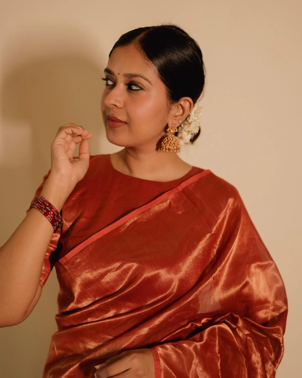 Red Maheshwari saree with zari lines all over - Image 7