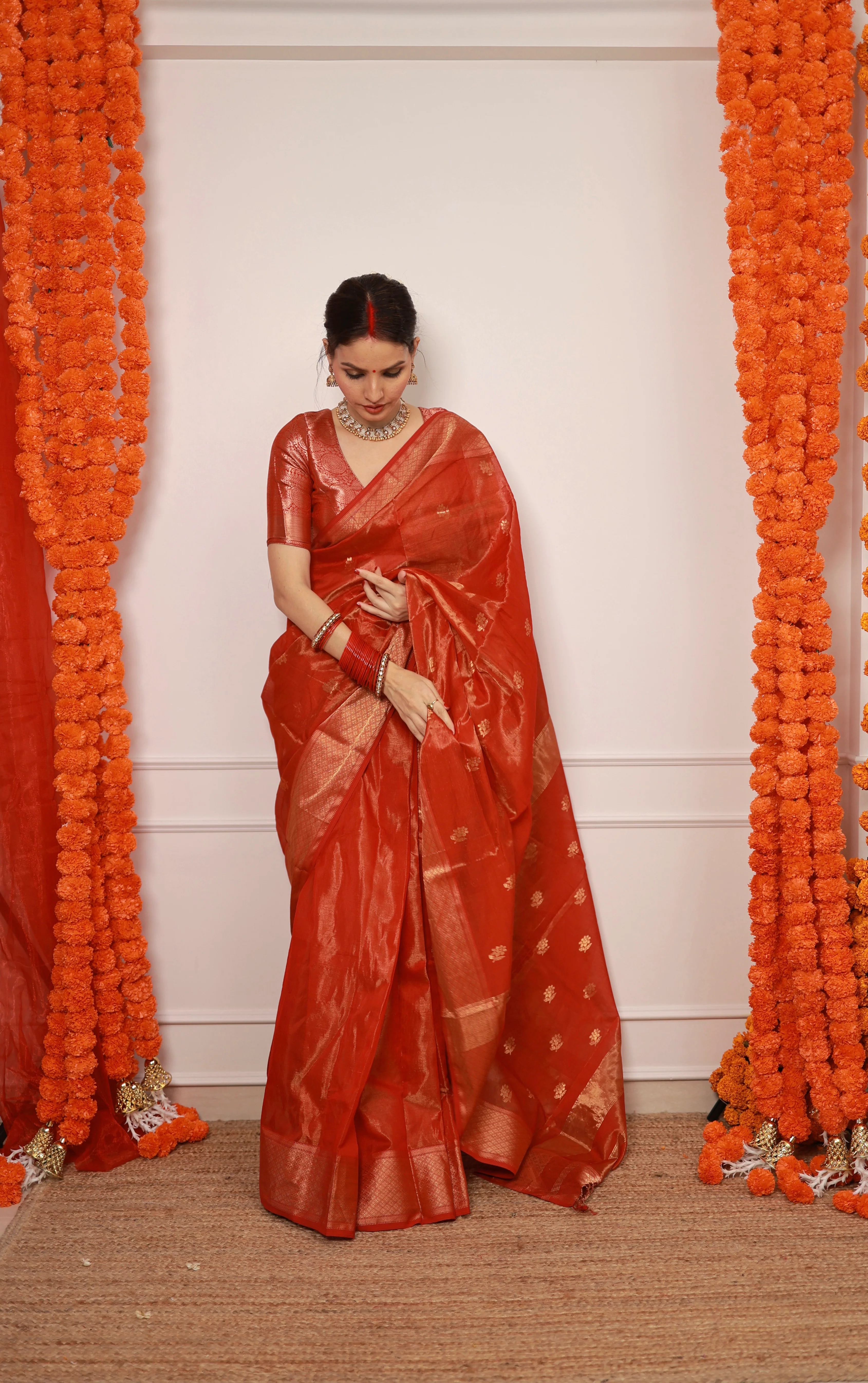 Red maheshwari tissue silk saree with flower motifs all over - Image 12