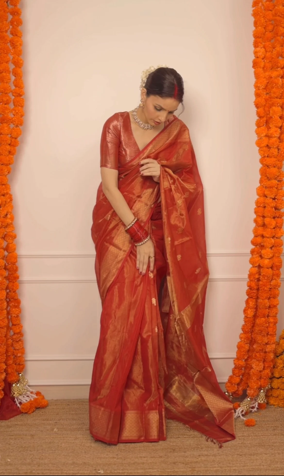Red maheshwari tissue silk saree with flower motifs all over - Image 15