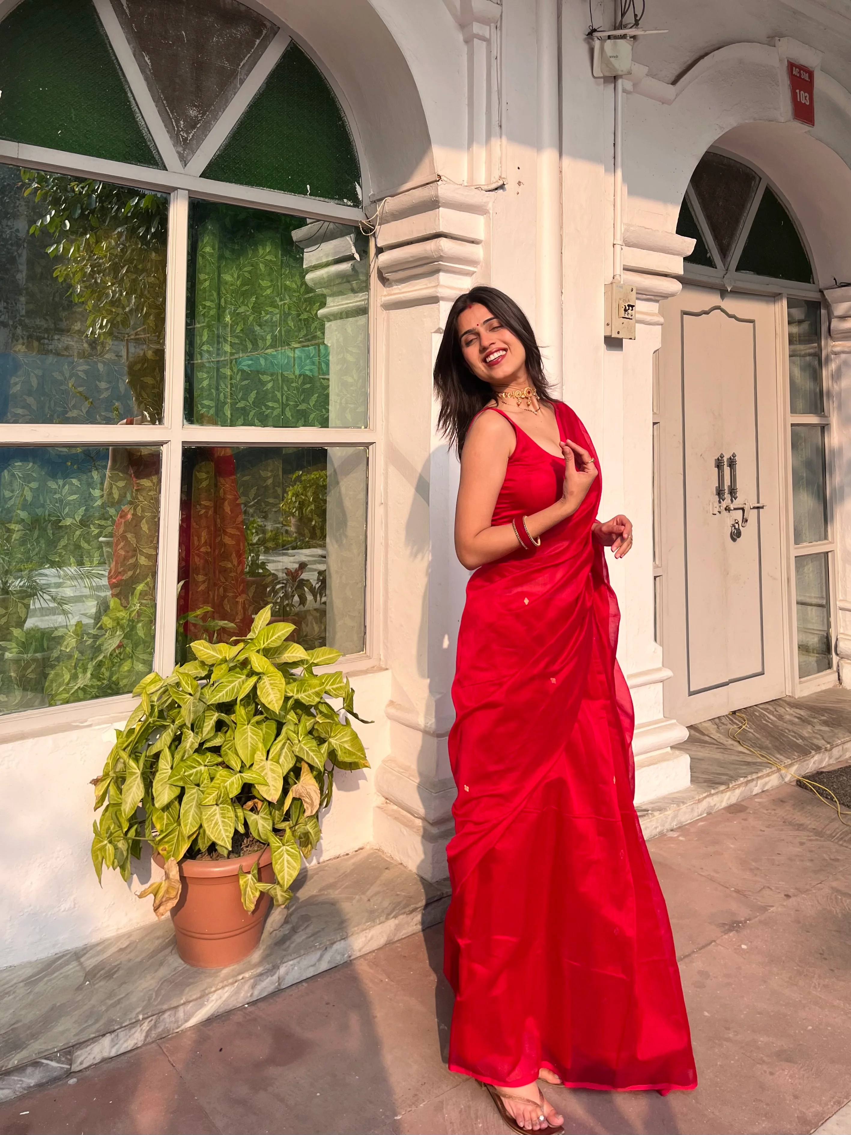 Deep red maheshwari saree with zari bootis all over - Image 10