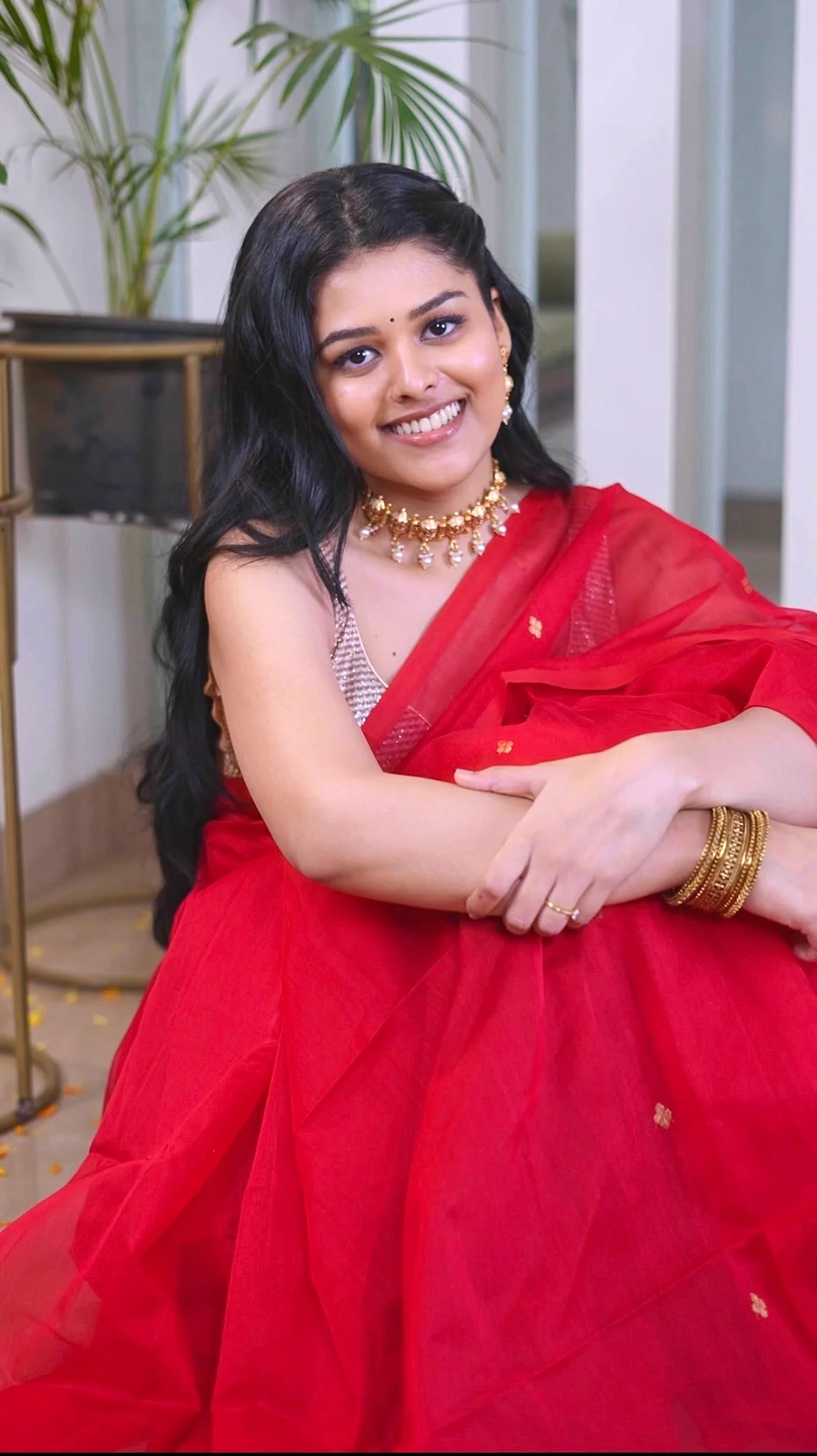 Deep red maheshwari saree with zari bootis all over - Image 8
