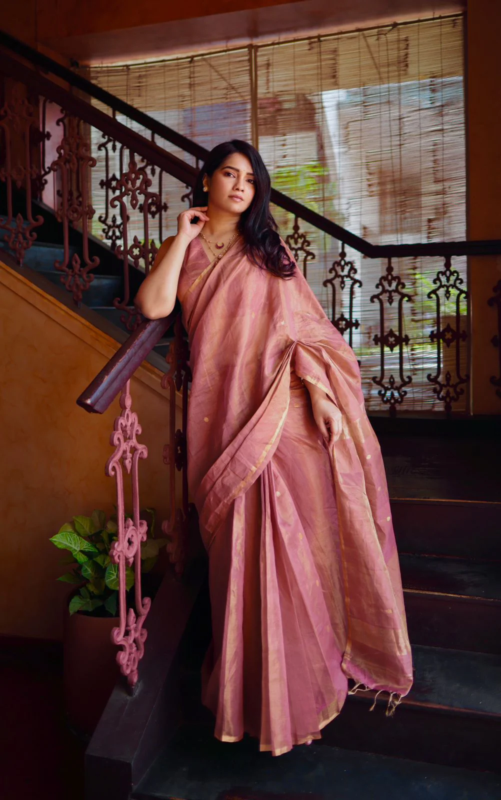 Rose and gold maheshwari tissue silk saree with zari bootis all over - Image 5