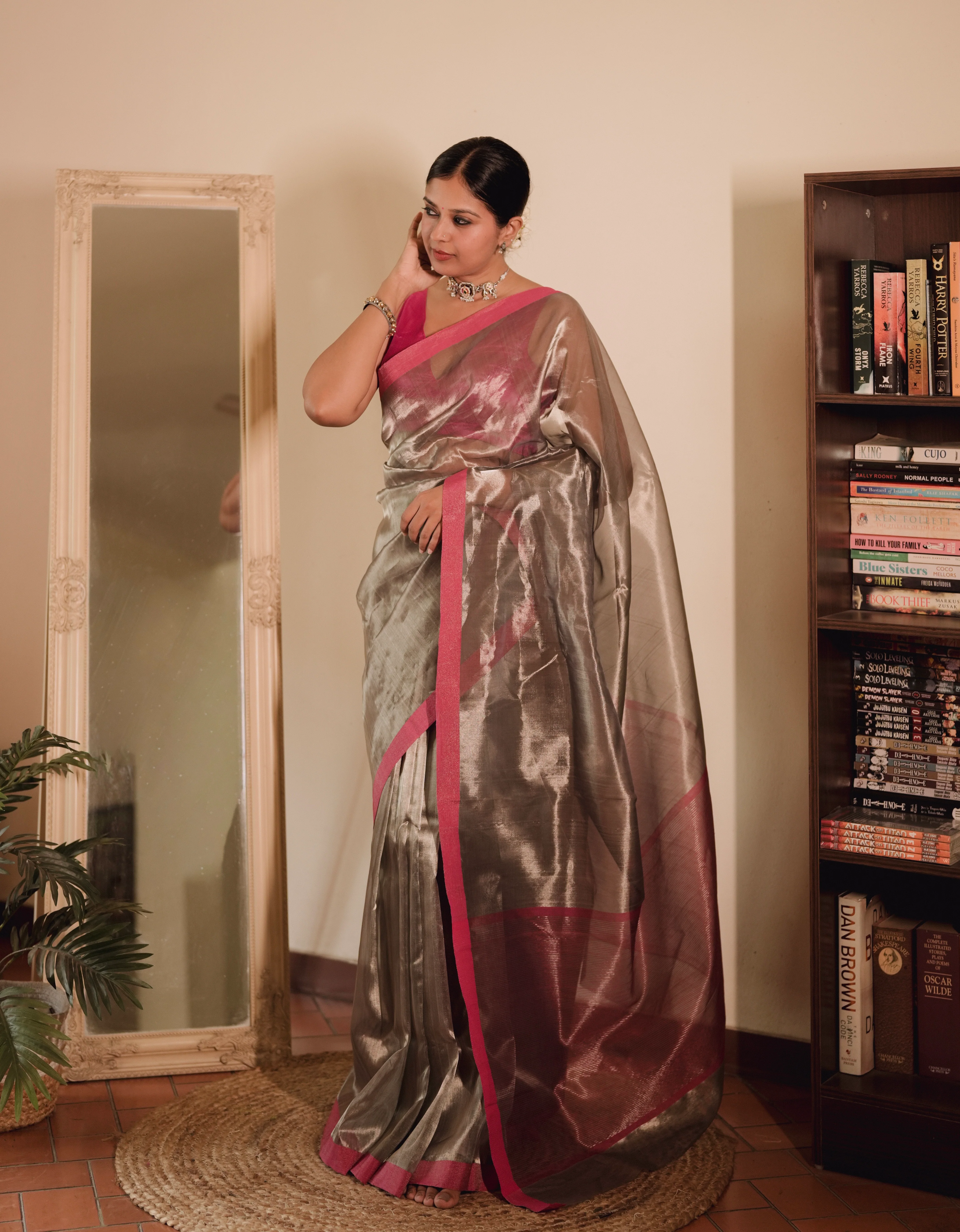 Silver grey and pink Chanderi tissue silk saree with zari lines on pallu - Image 4