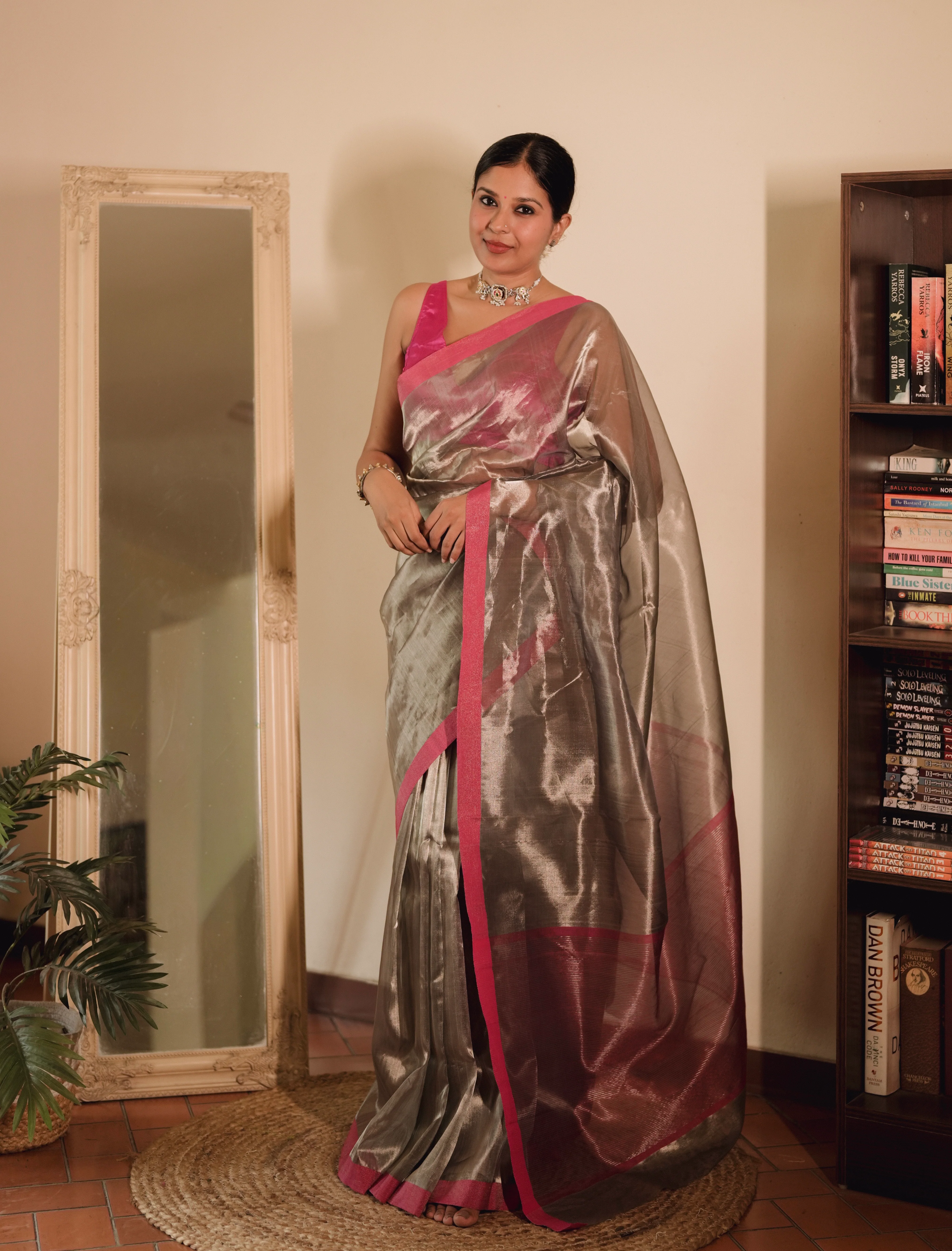 Silver grey and pink Chanderi tissue silk saree with zari lines on pallu - Image 5