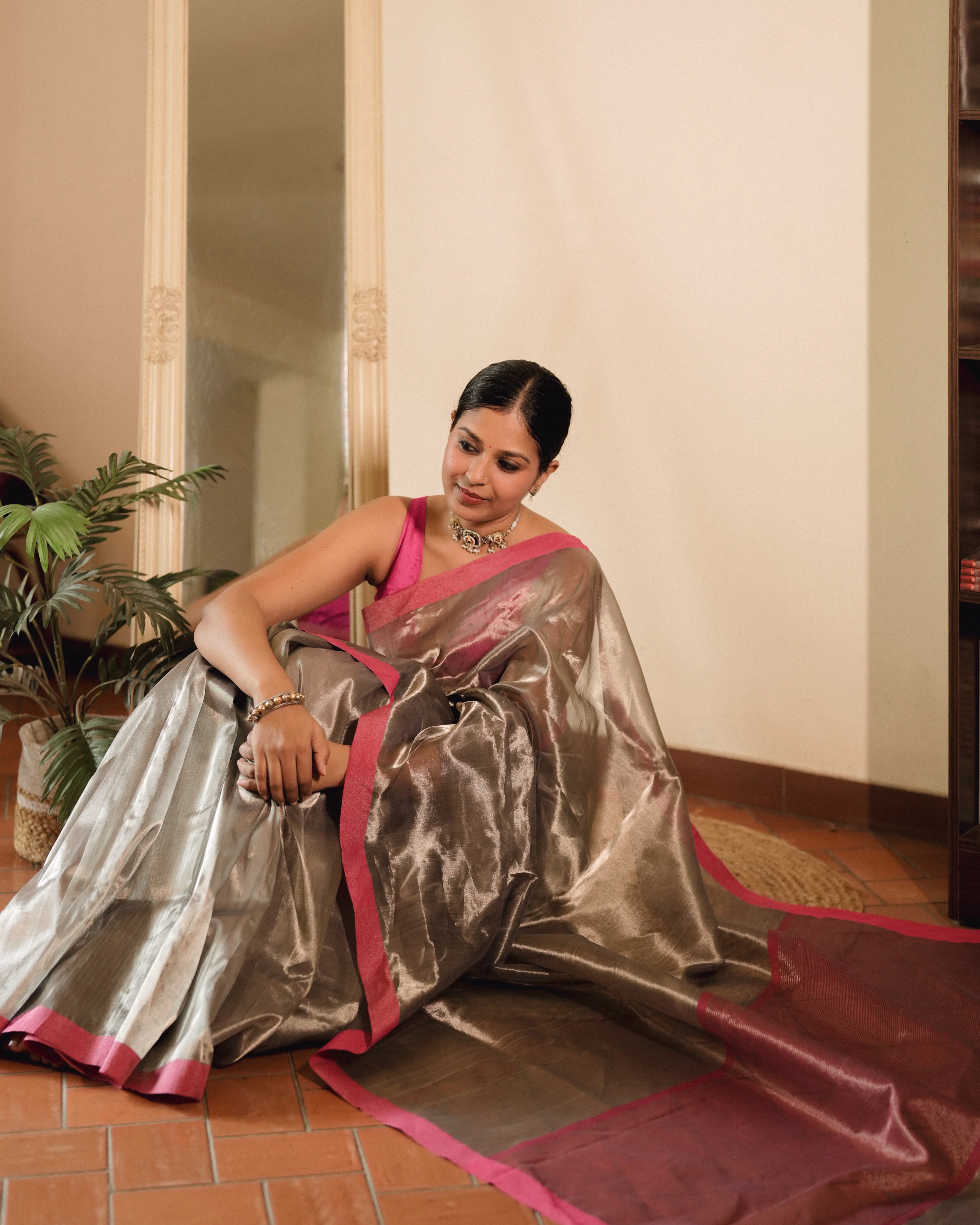 Silver grey and pink Chanderi tissue silk saree with zari lines on pallu - Image 6