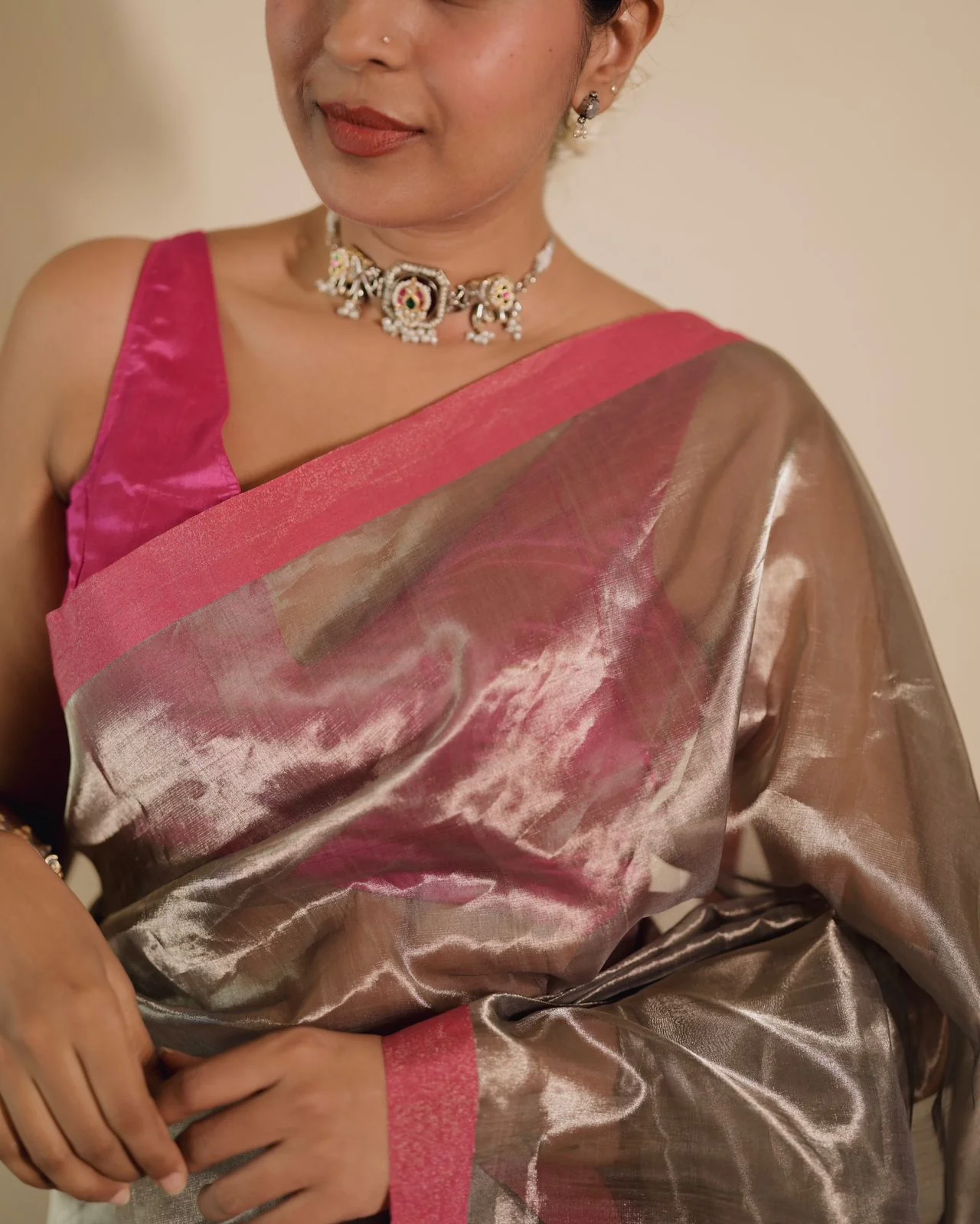 Silver grey and pink Chanderi tissue silk saree with zari lines on pallu - Image 8