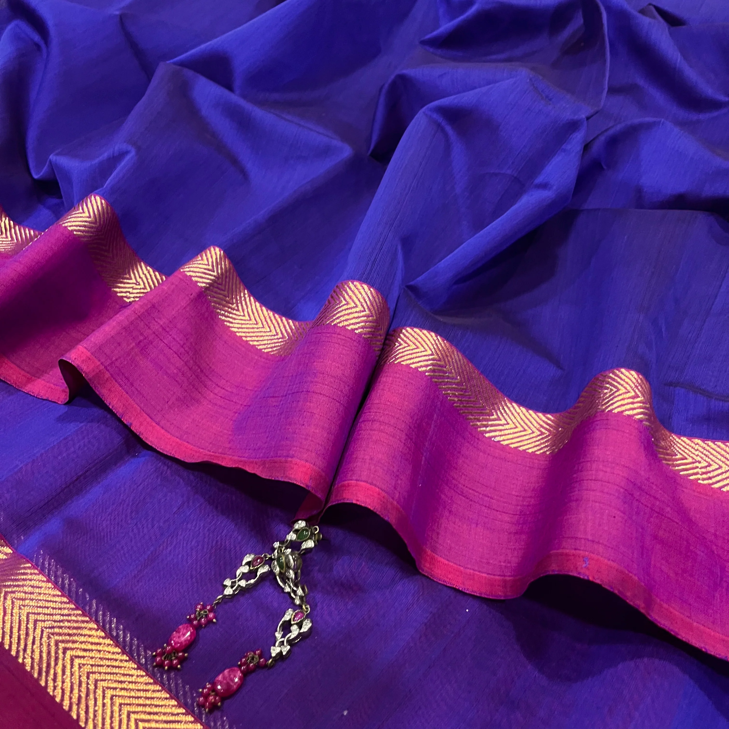 Bluish Purple dual tone Maheshwari saree with Threadwork on pallu - Image 2