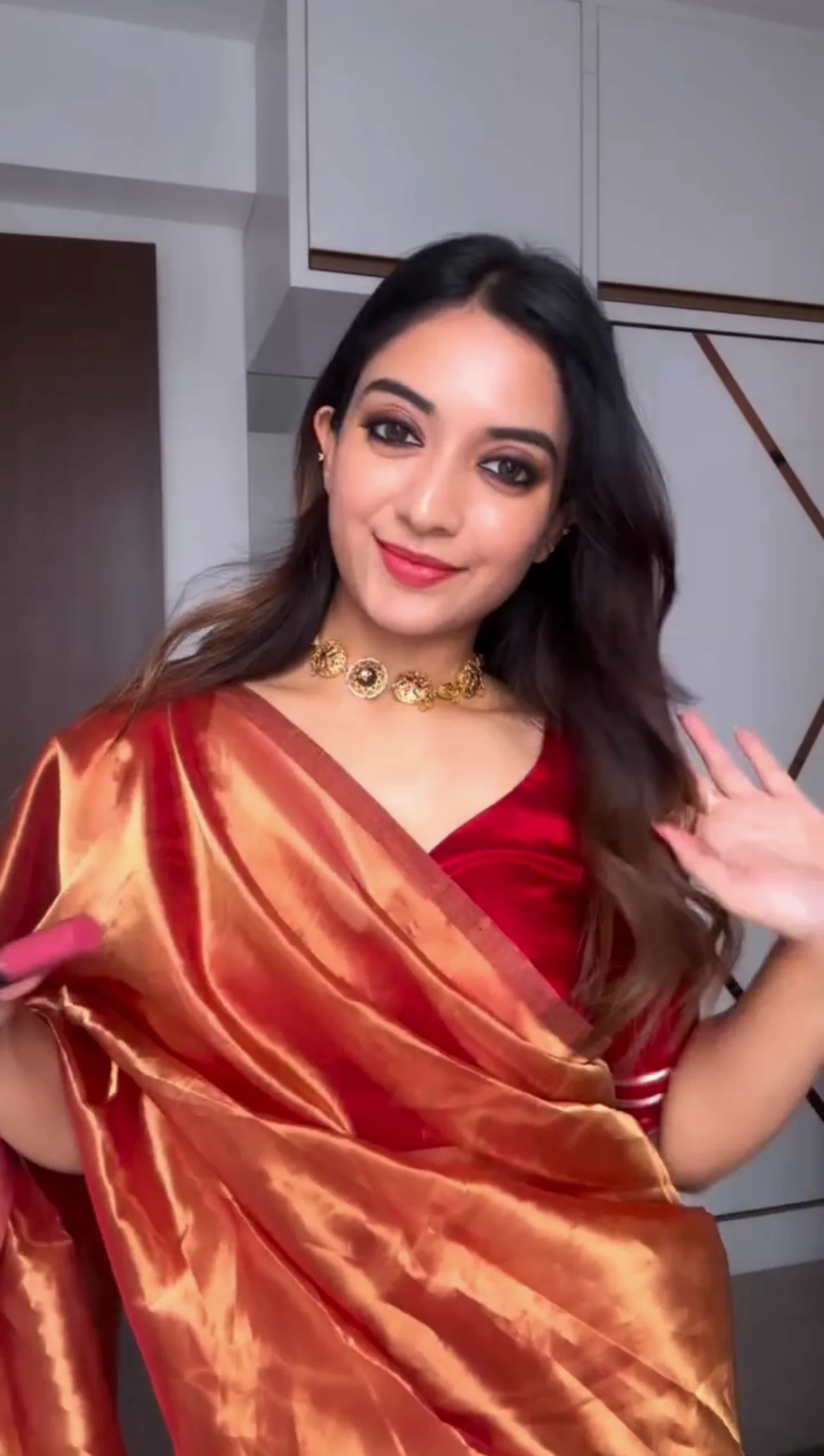 Deep red and gold Chanderi tissue silk saree - Image 11