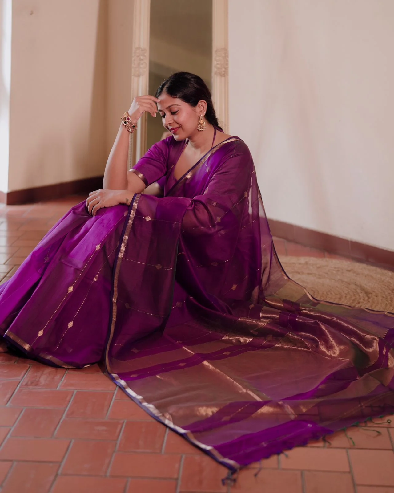 Violet dual tone Maheshwari saree with diamond motifs all over - Image 3