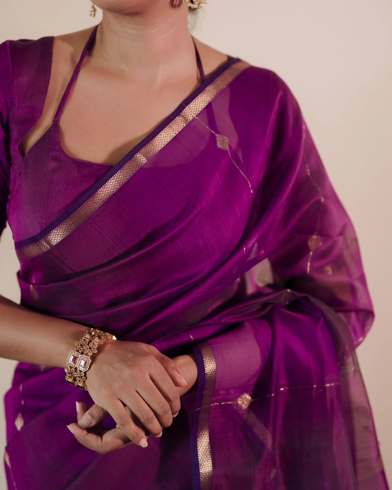 Violet dual tone Maheshwari saree with diamond motifs all over - Image 4