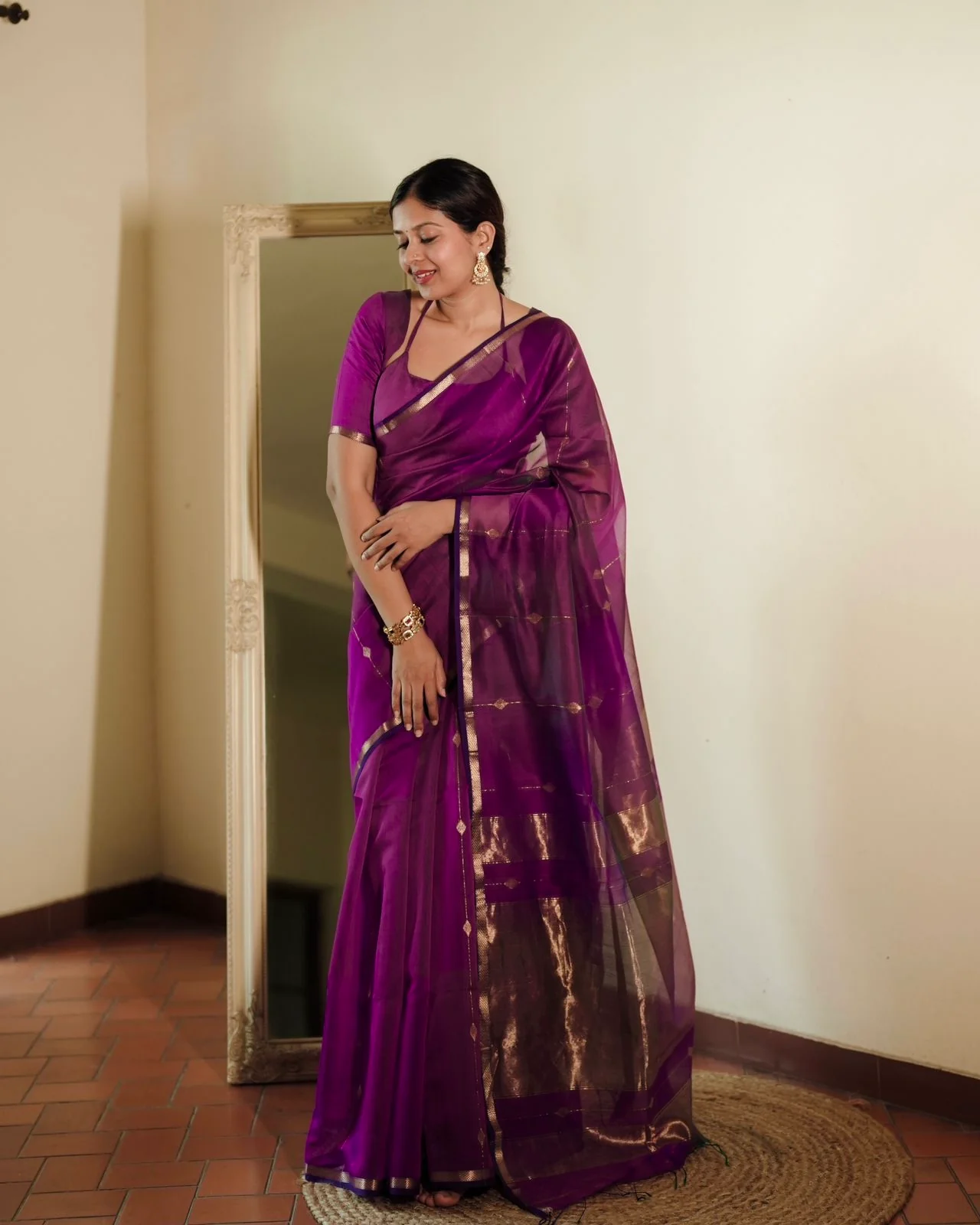 Violet dual tone Maheshwari saree with diamond motifs all over - Image 5