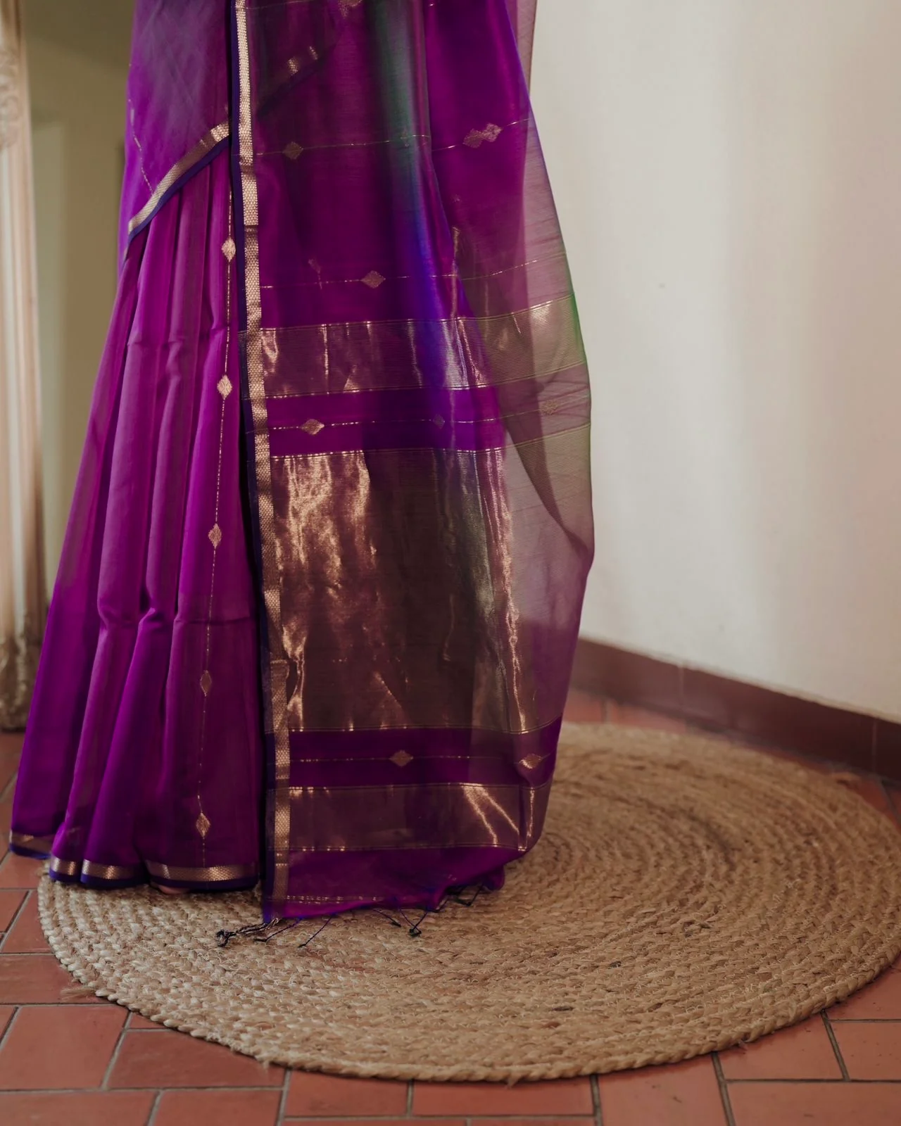 Violet dual tone Maheshwari saree with diamond motifs all over - Image 6