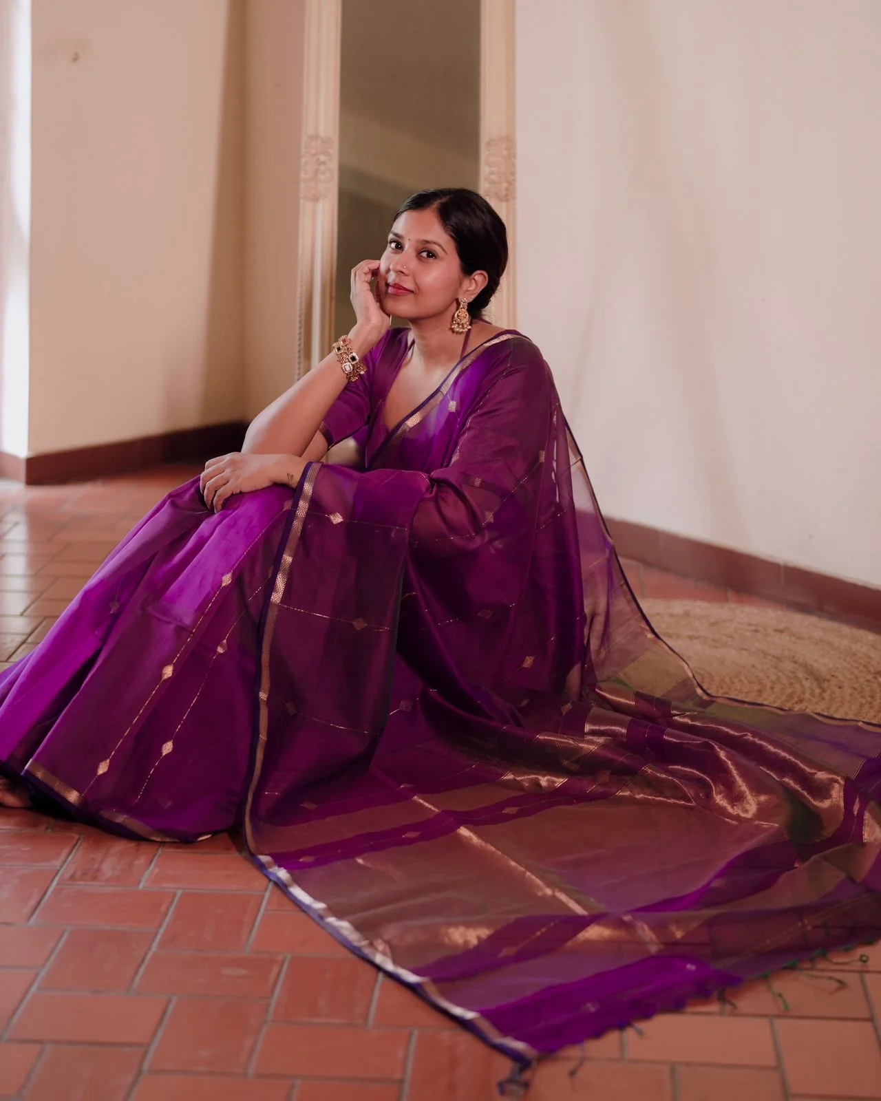 Violet dual tone Maheshwari saree with diamond motifs all over - Image 7