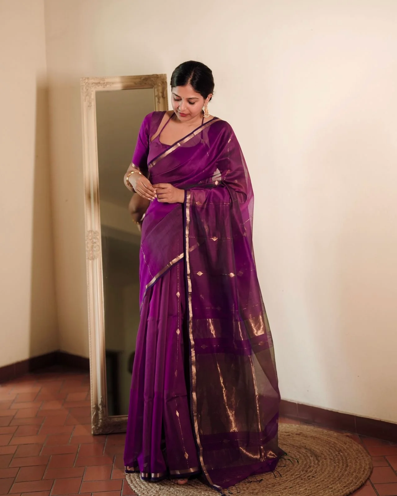 Violet dual tone Maheshwari saree with diamond motifs all over - Image 9