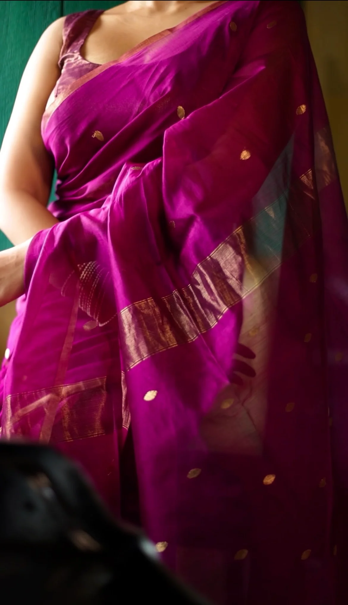 Violet maheshwari saree with zari bootis and zari lines - Image 12