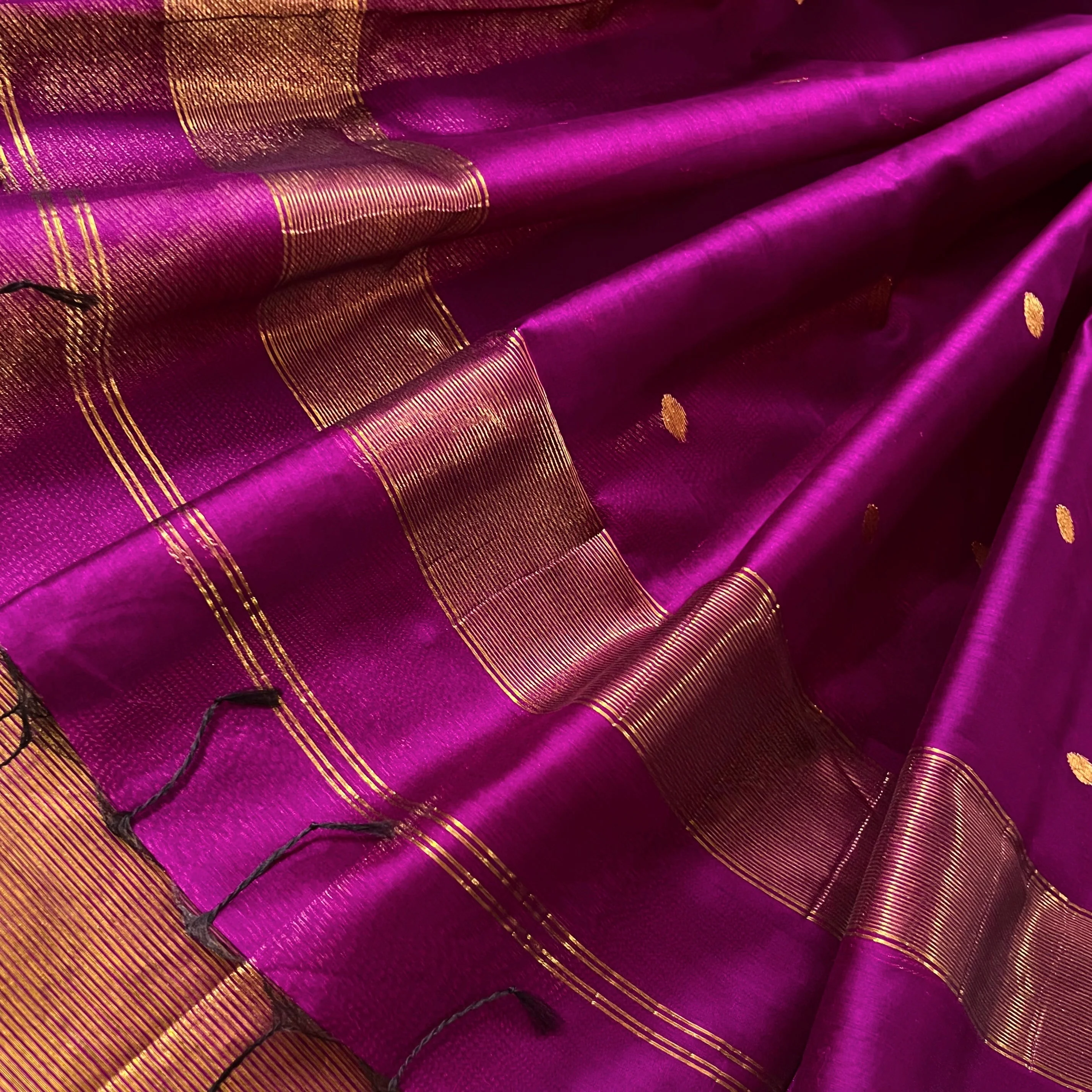 Violet maheshwari saree with zari bootis and zari lines - Image 4