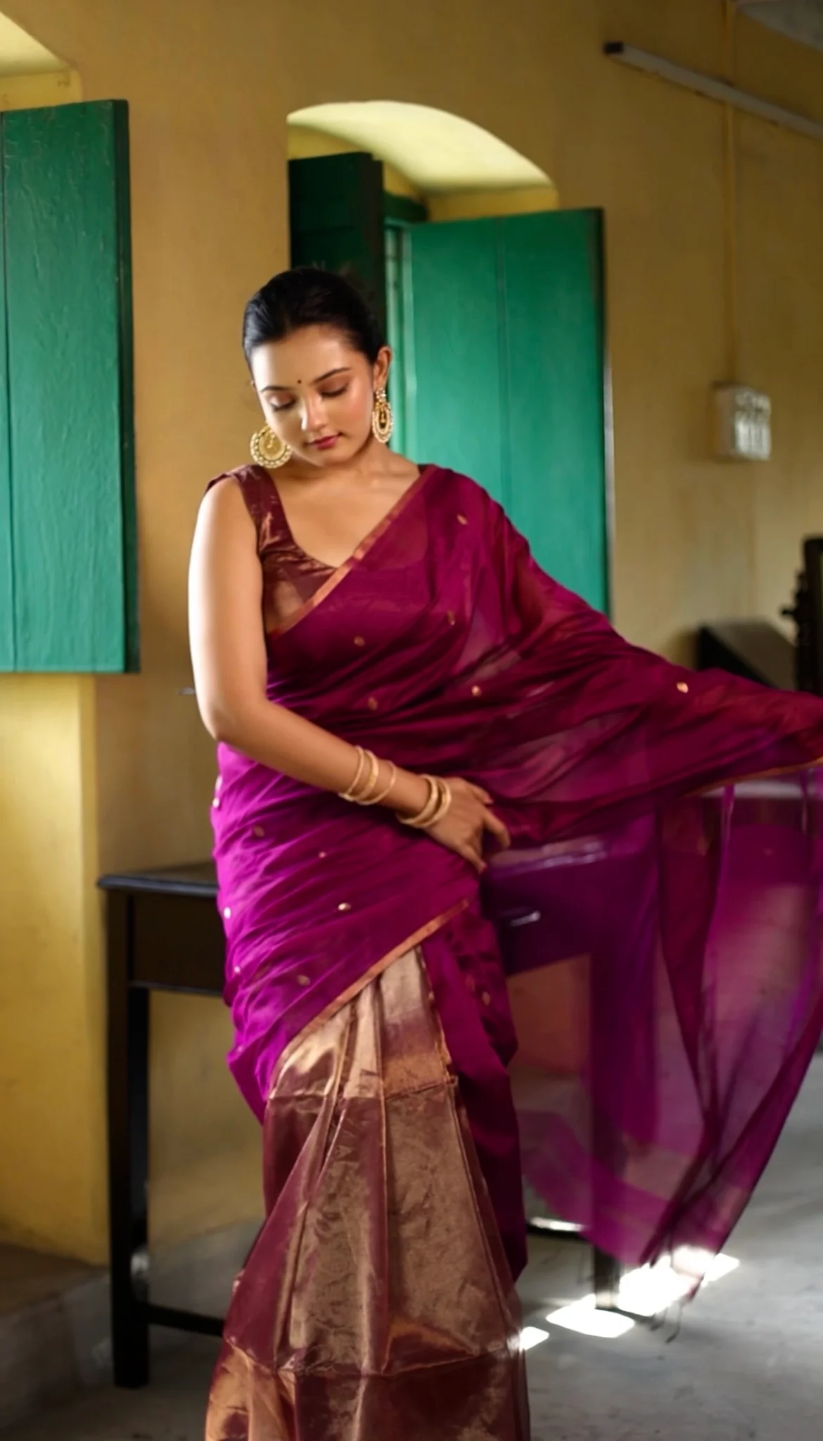 Violet maheshwari saree with zari bootis and zari lines - Image 5