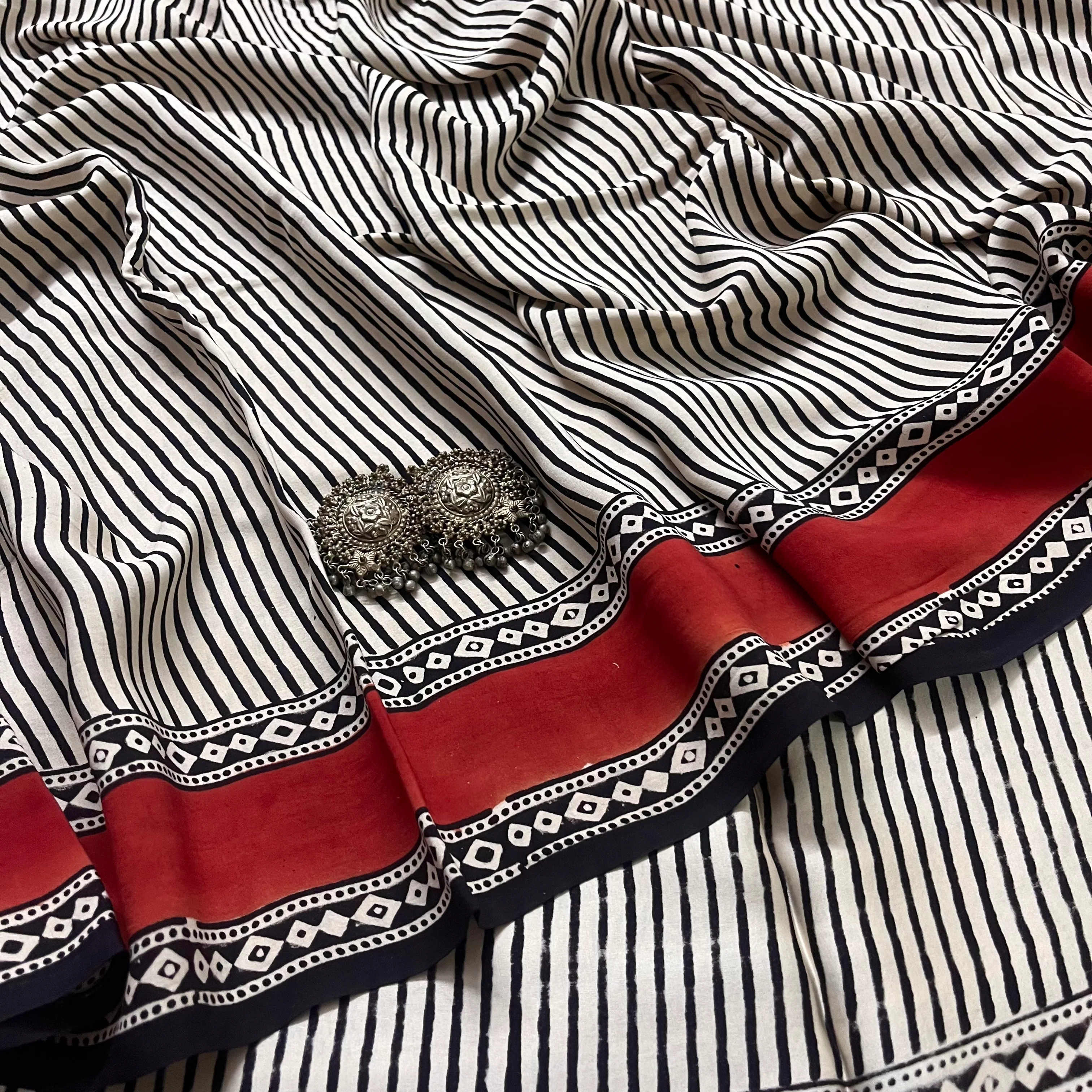 White and black silk saree with block print all over - Image 3
