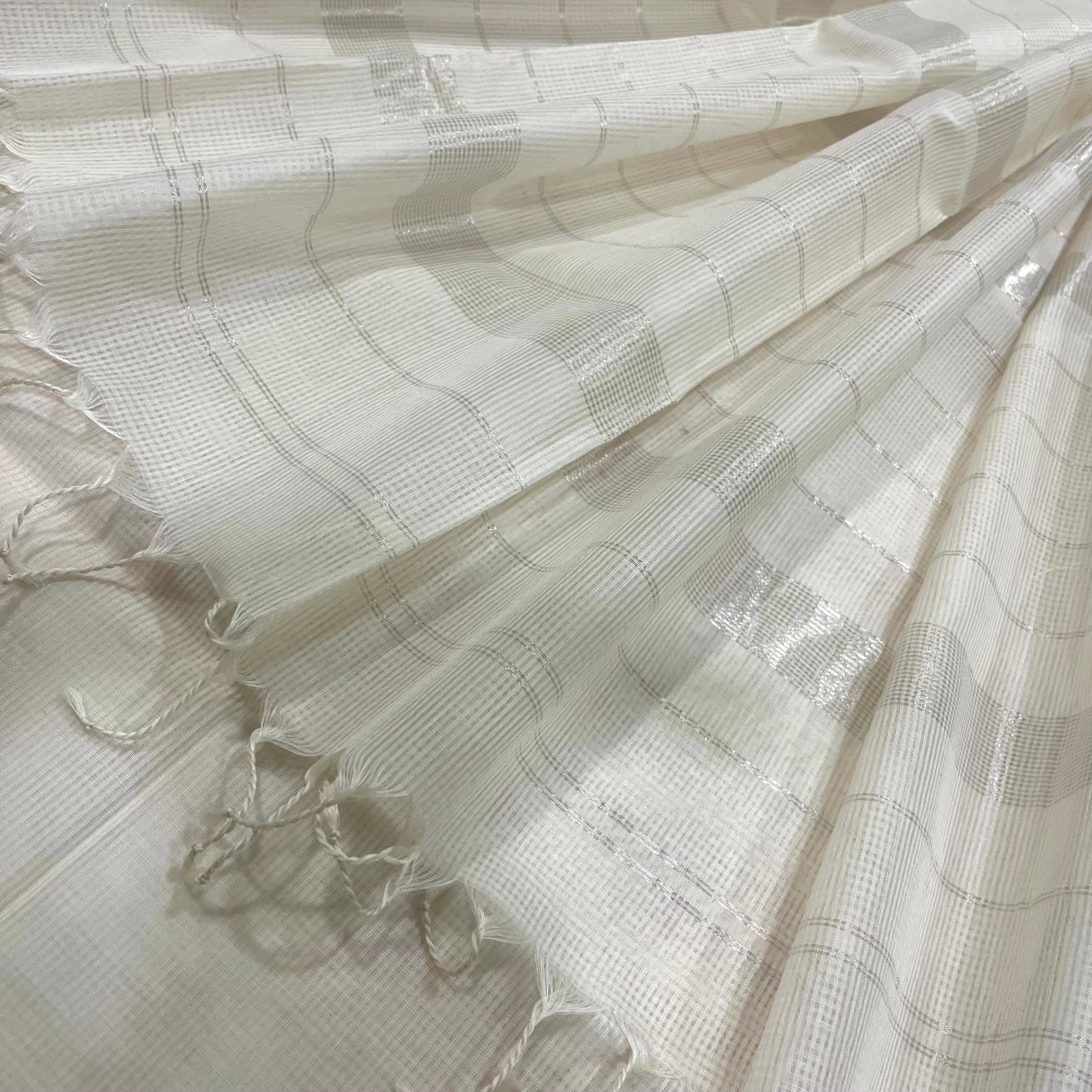 White Maheshwari saree with zari border and zari lines on pallu - Image 2