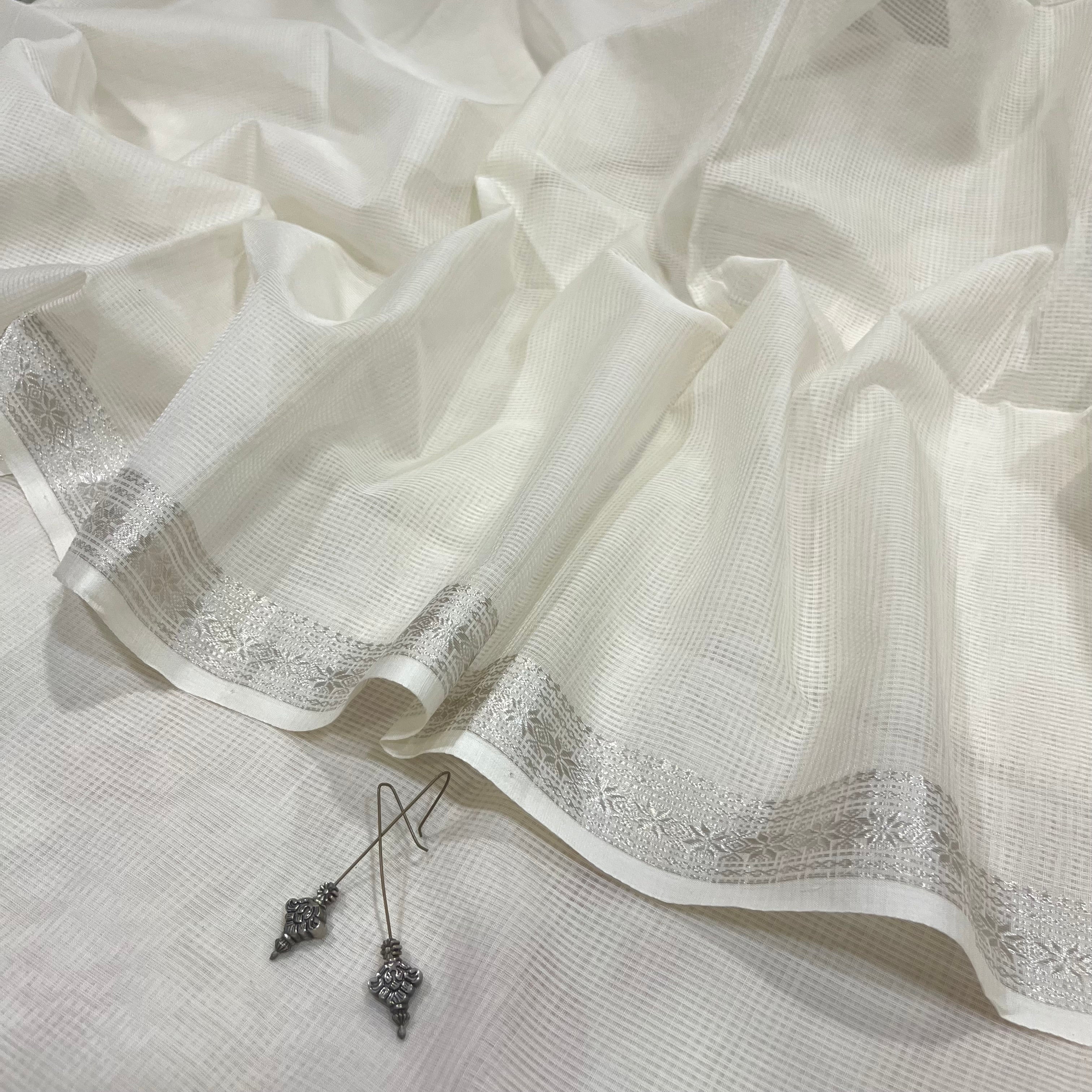 White Maheshwari saree with zari border and zari lines on pallu - Image 5