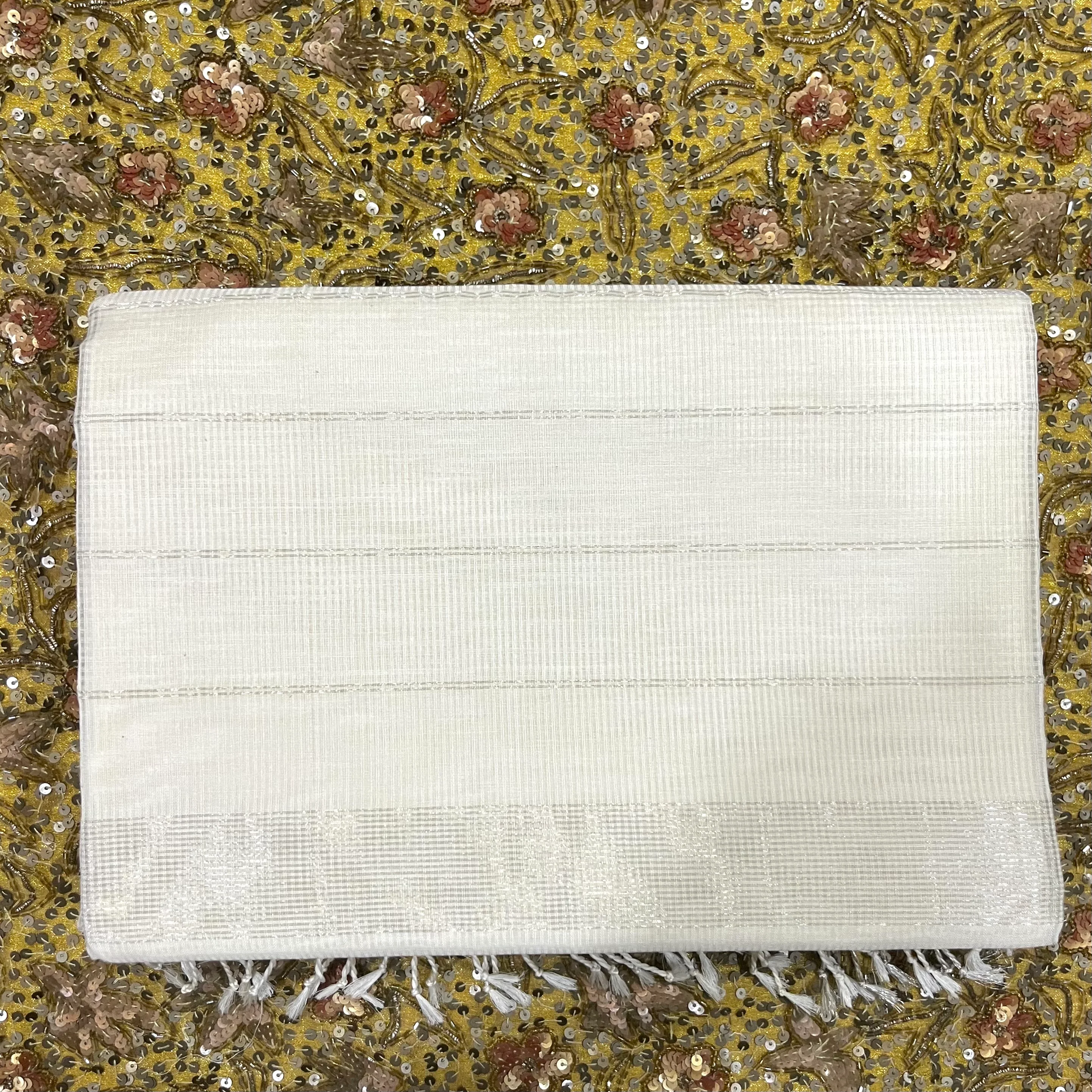 White Maheshwari saree with zari border and zari lines on pallu - Image 8