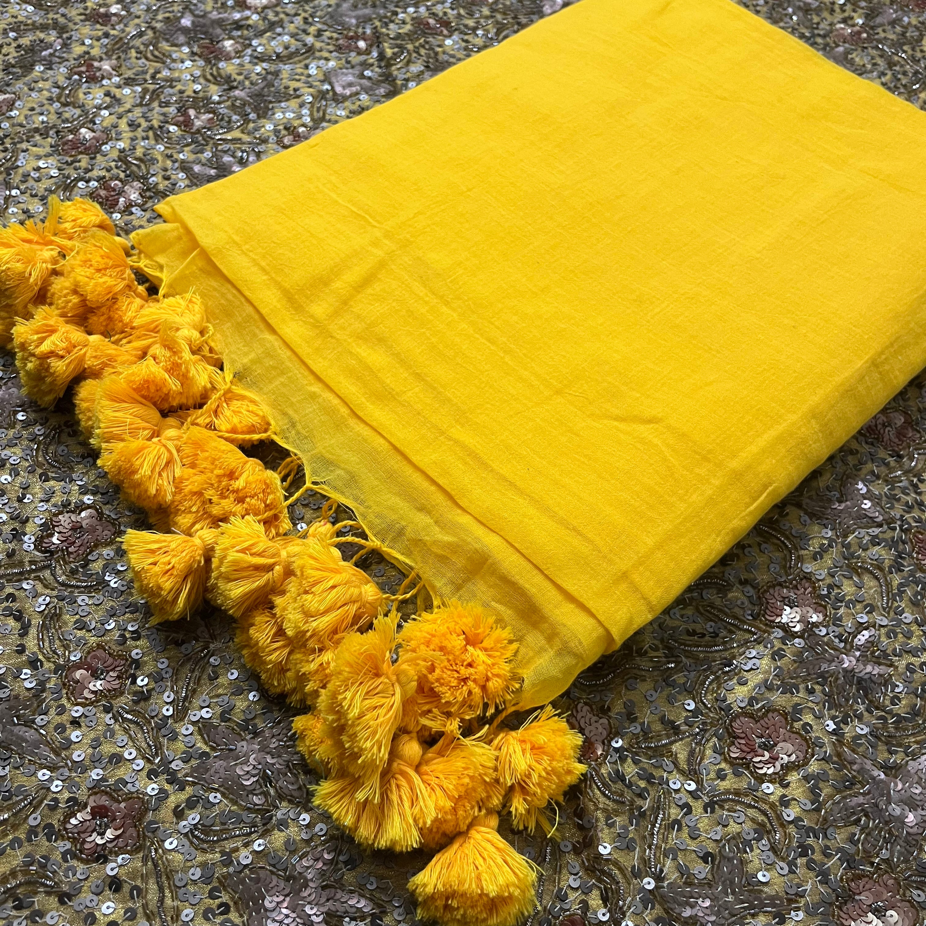 Yellow mulmul saree - Image 13